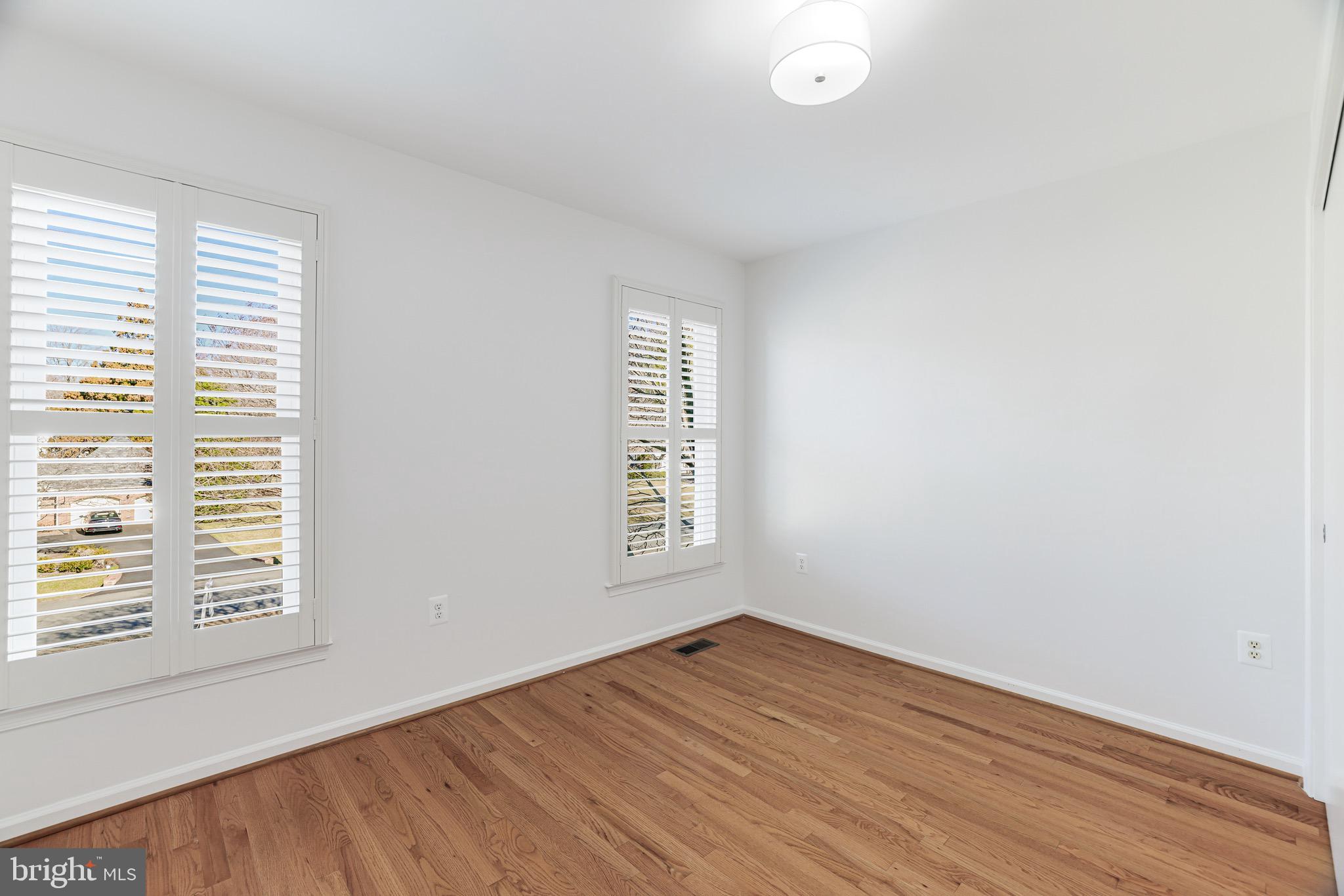 MCLEAN ESTATES - Residential