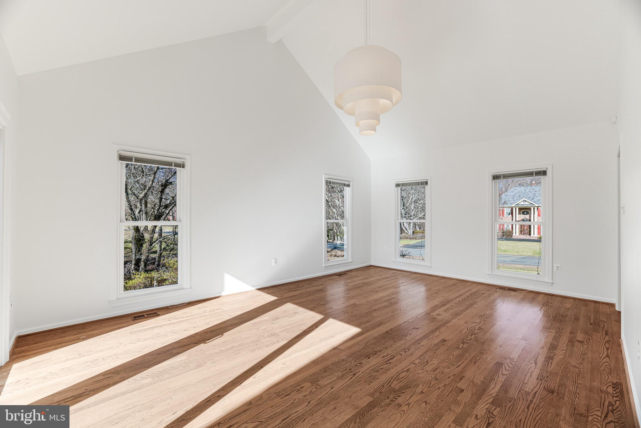 MCLEAN ESTATES - Residential