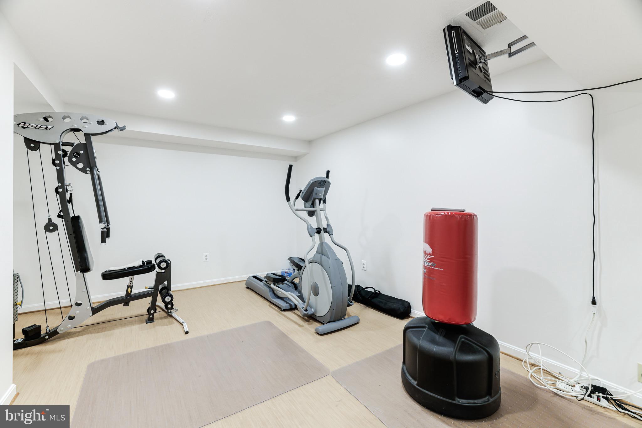 MCLEAN ESTATES - Residential