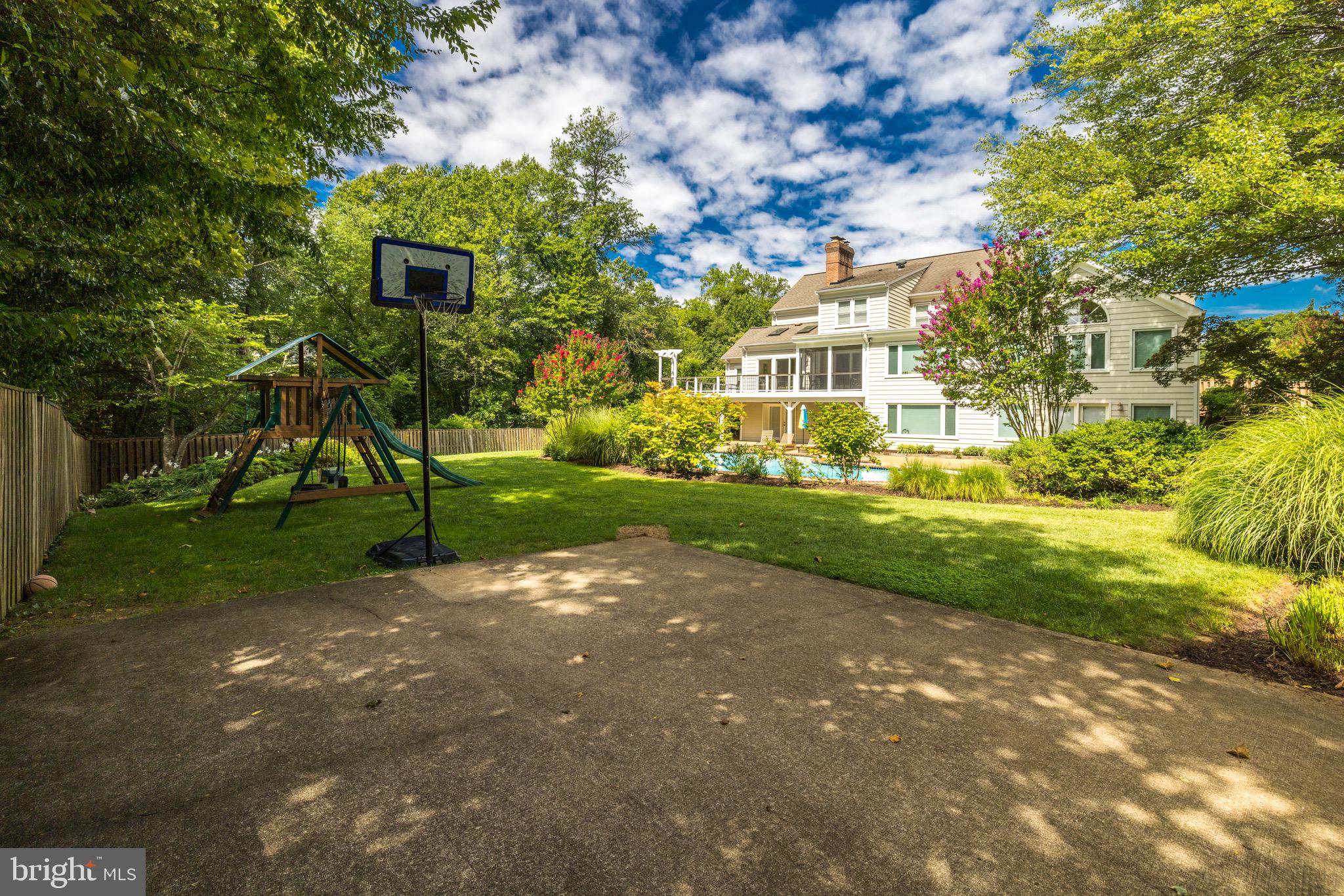 MCLEAN ESTATES - Residential