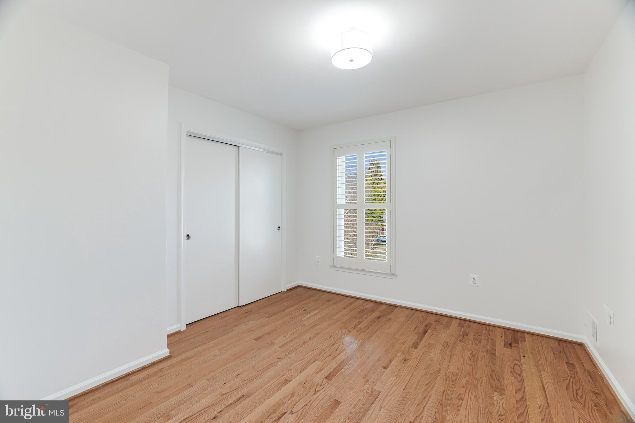 MCLEAN ESTATES - Residential