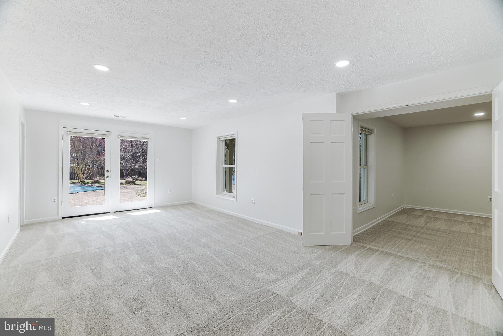 MCLEAN ESTATES - Residential