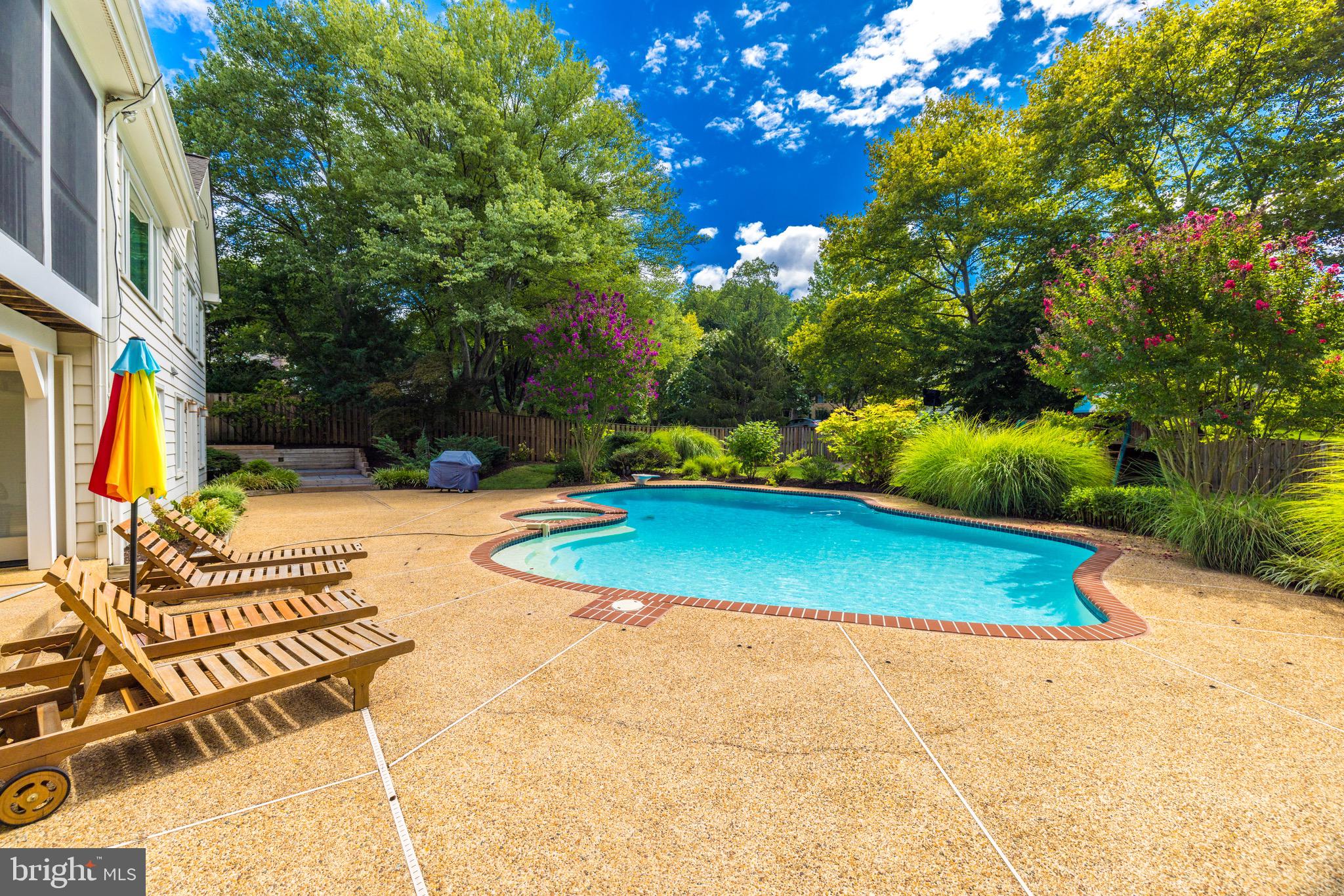 MCLEAN ESTATES - Residential