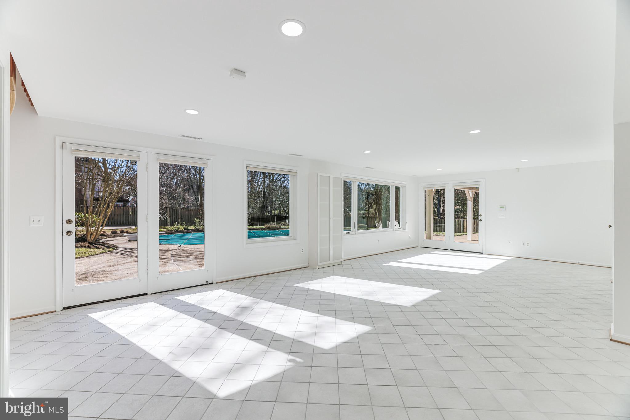 MCLEAN ESTATES - Residential