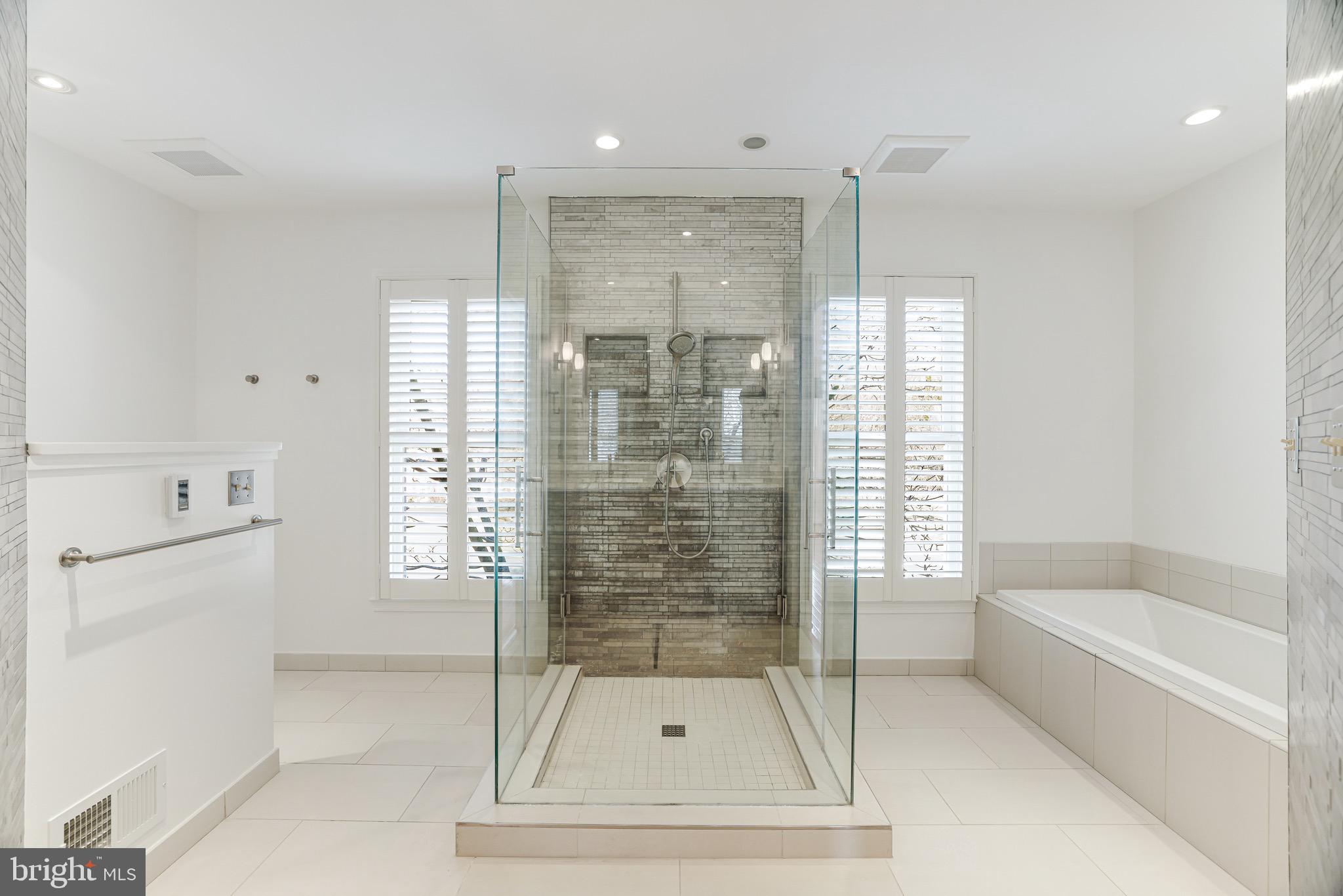 MCLEAN ESTATES - Residential