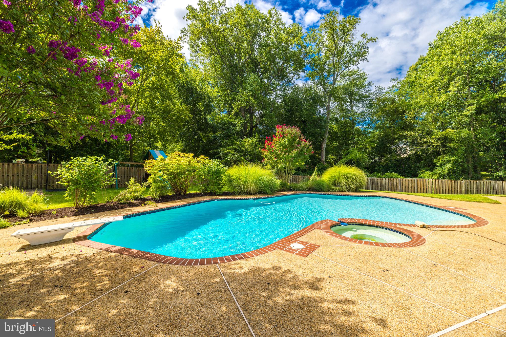 MCLEAN ESTATES - Residential