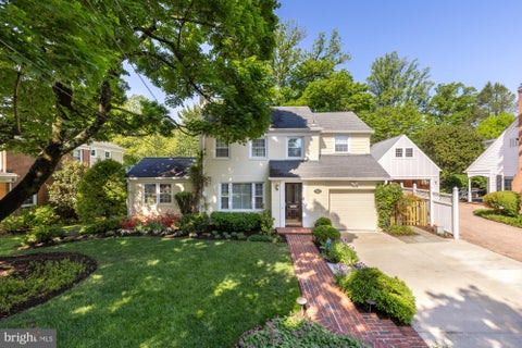 Homes For Sale - 7822 Moorland Lane<br/> Montgomery County, BETHESDA, MD 20814