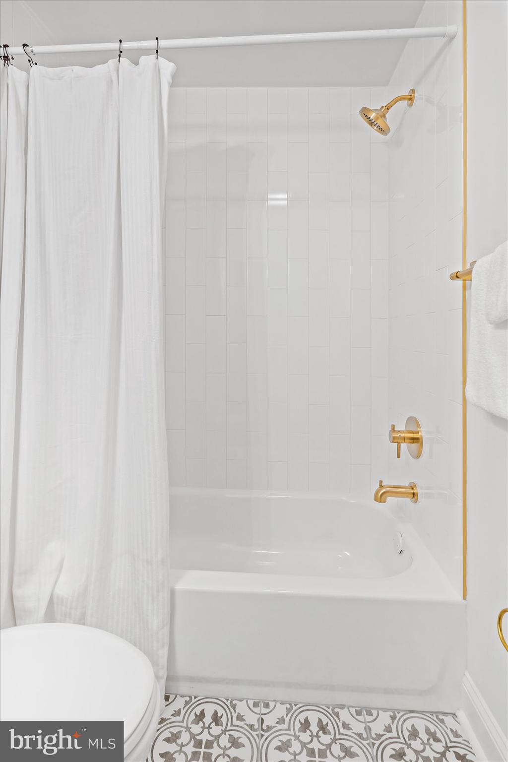 EMERALD VALLEY - Residential