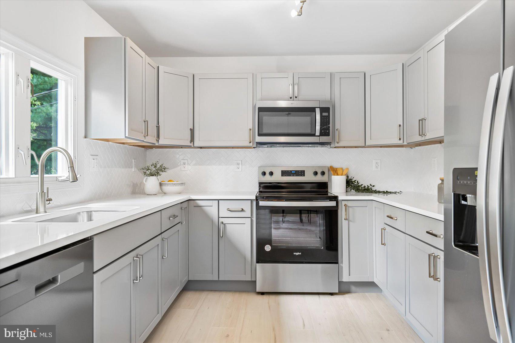 EMERALD VALLEY - Residential