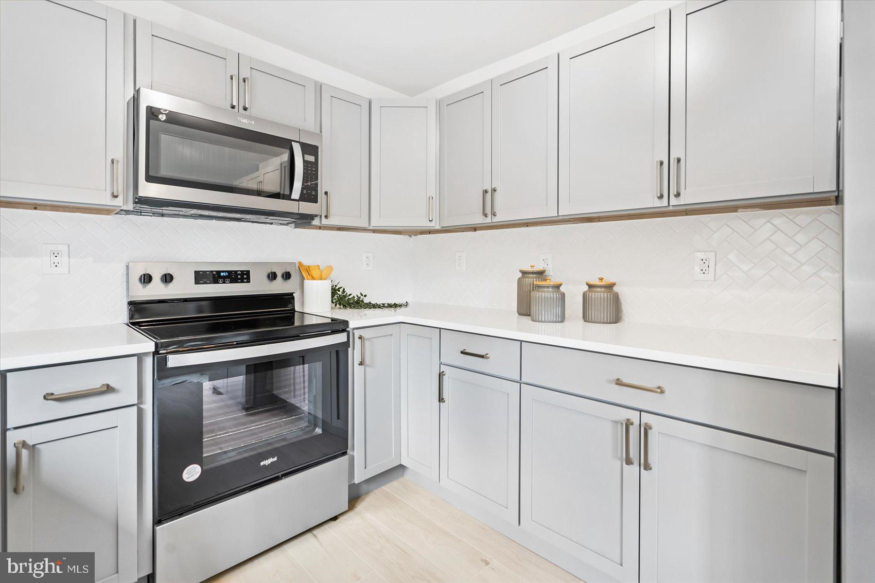 EMERALD VALLEY - Residential