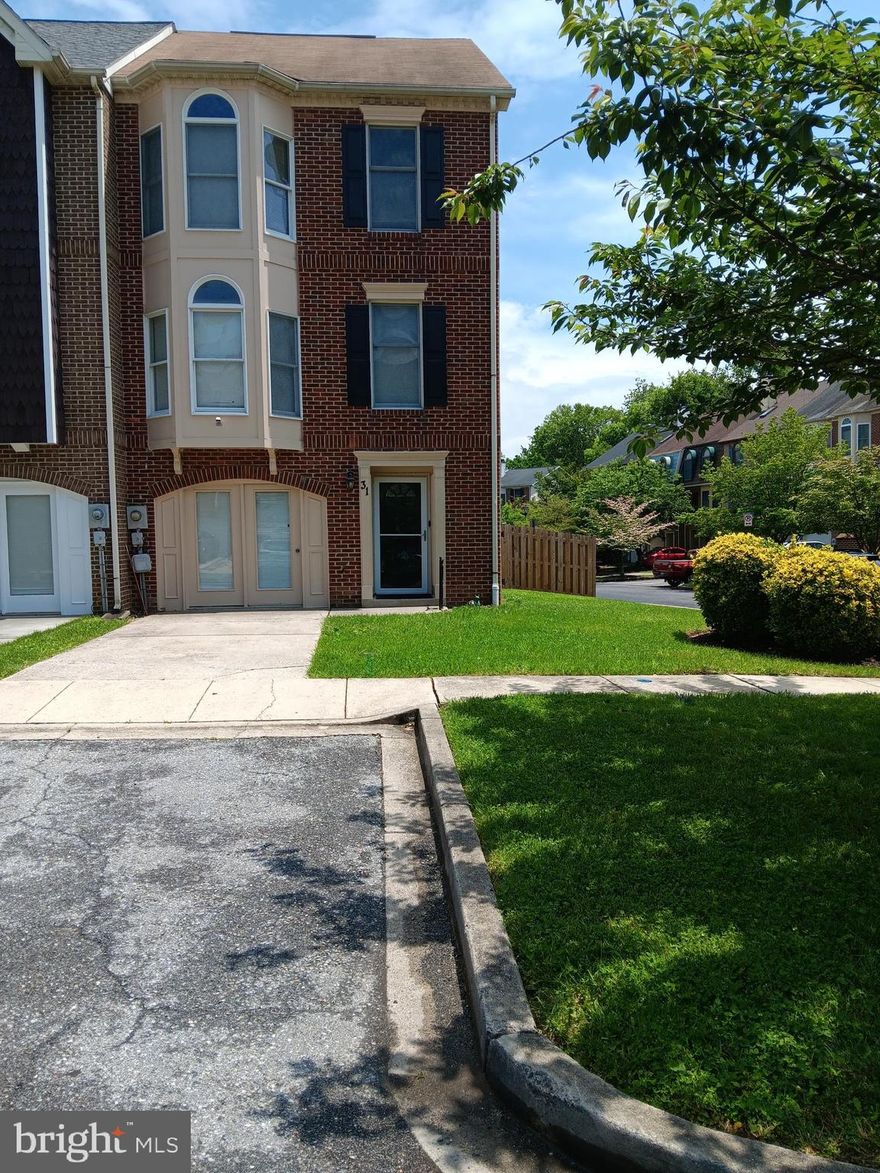 Welcome to this gorgeous end unit townhome in Fredrick with 2 story foyer.  First floor with a bedroom and a full bath plus a den.  On the second level  with Island kitchen, Granite  counters, stainless steel appliances and hardwood floors.  Large deck access from the beautiful island kitchen.