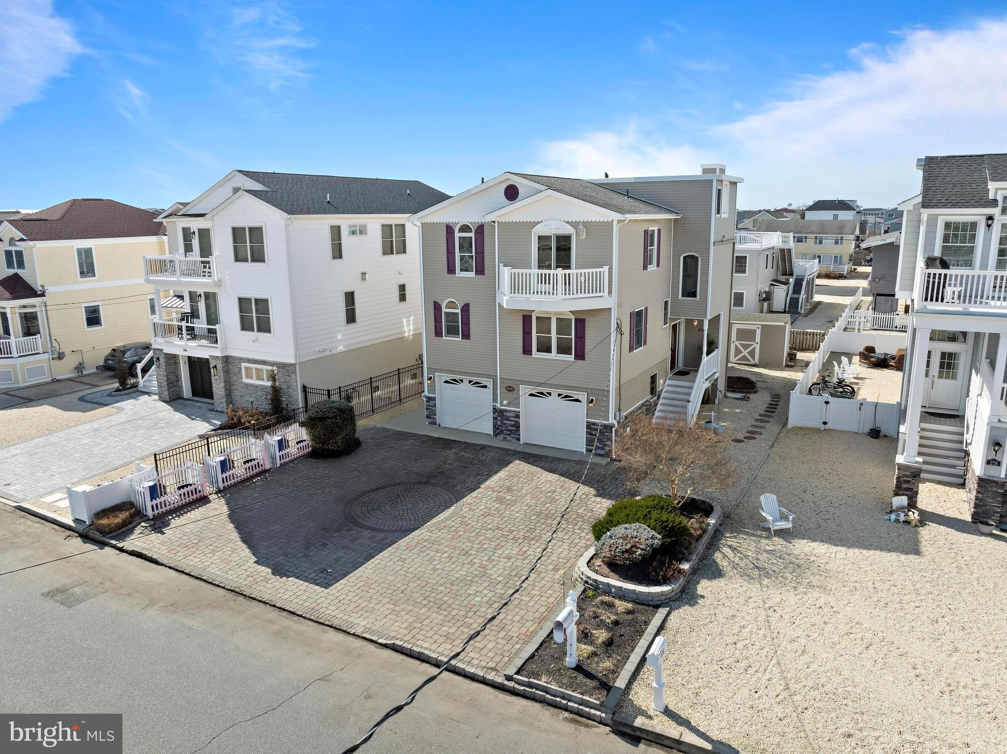 272 N 9TH STREET