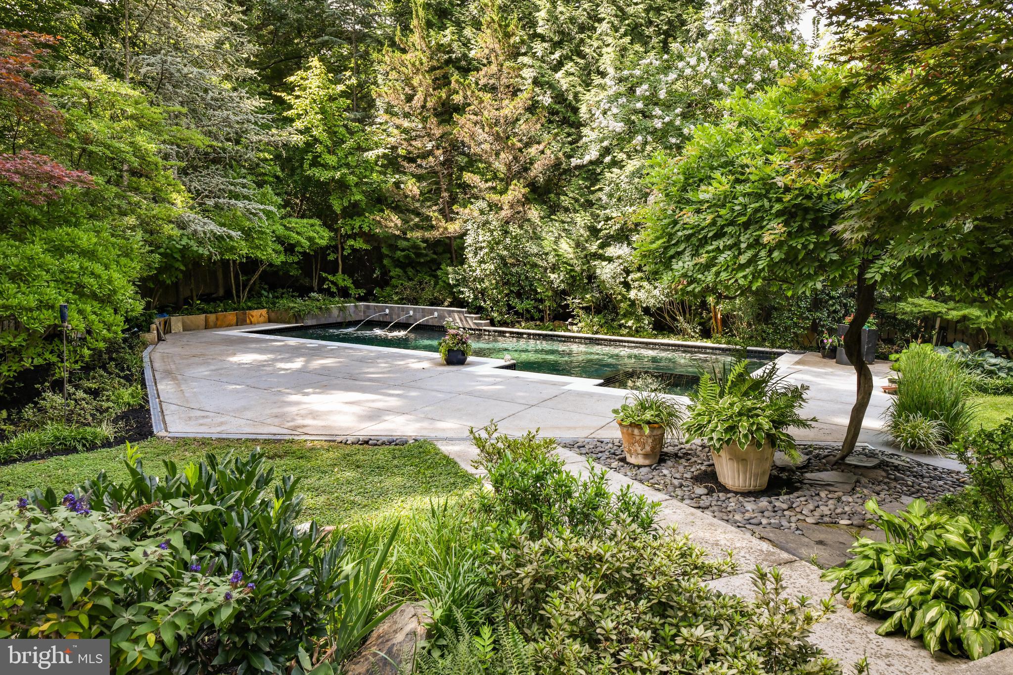 7533 WILLOW LANE
