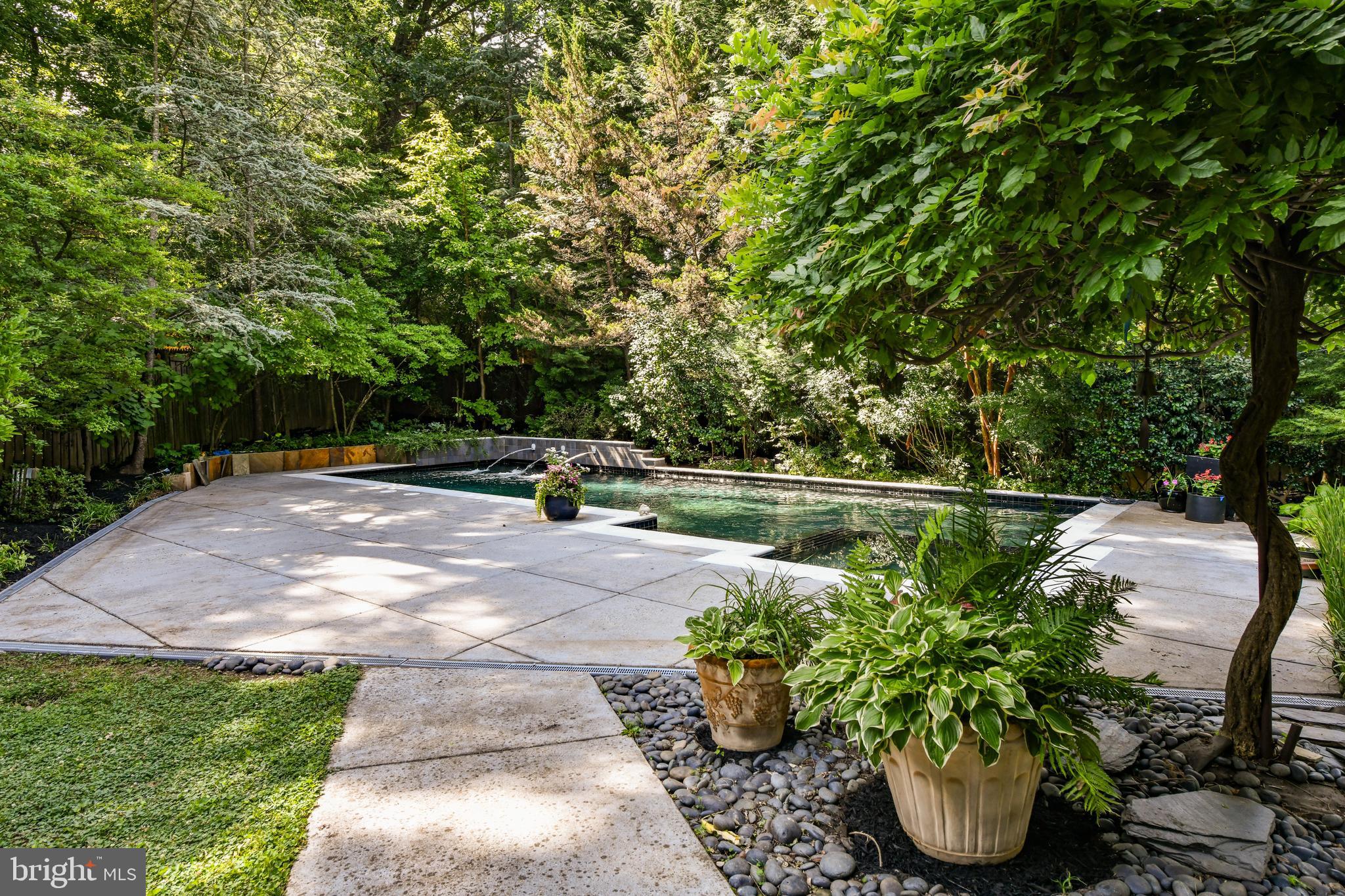 7533 WILLOW LANE