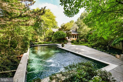 Photo of 7533 Willow Lane, FALLS CHURCH, VA 22042 (MLS # VAFX2328266)
