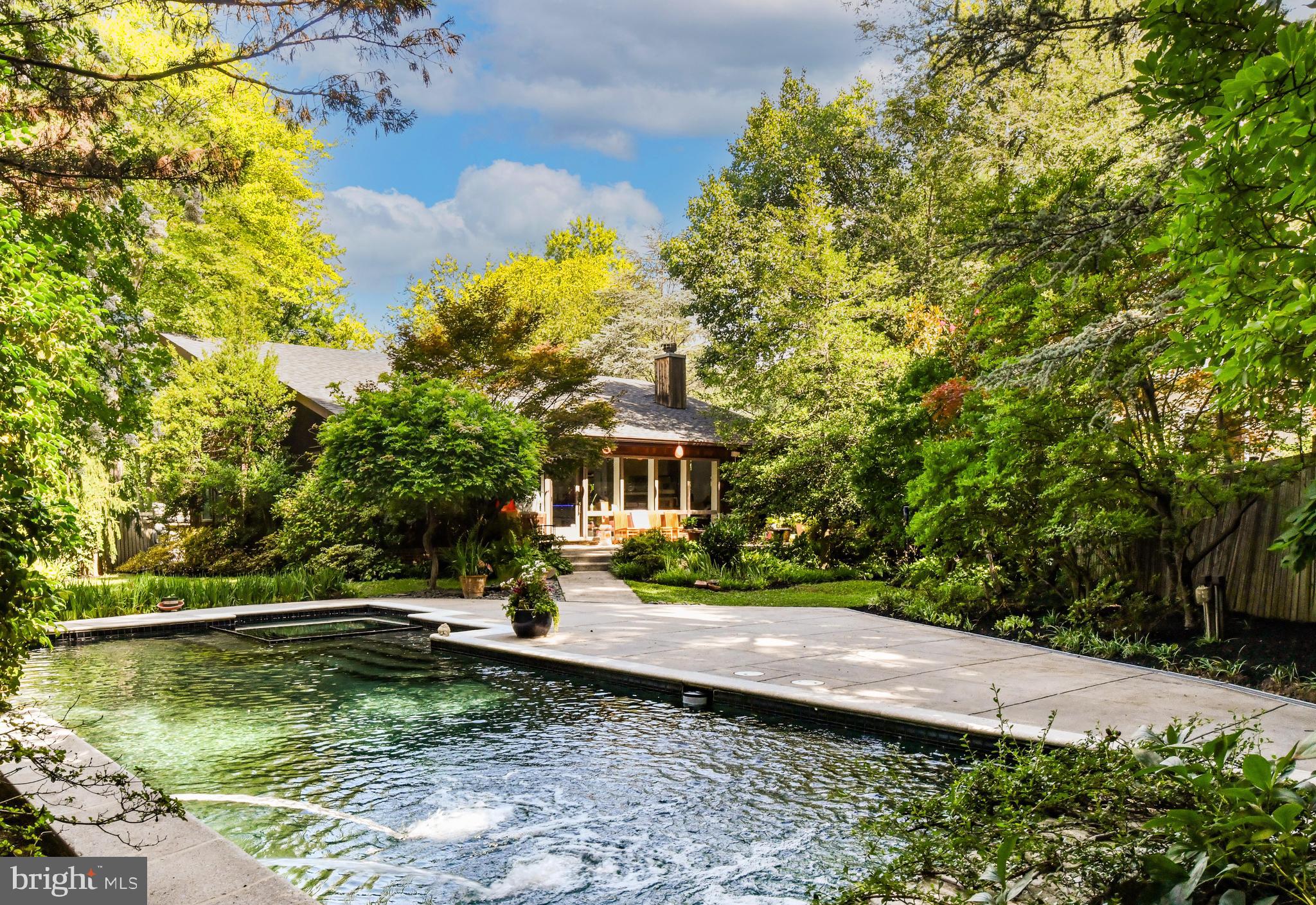 7533 WILLOW LANE