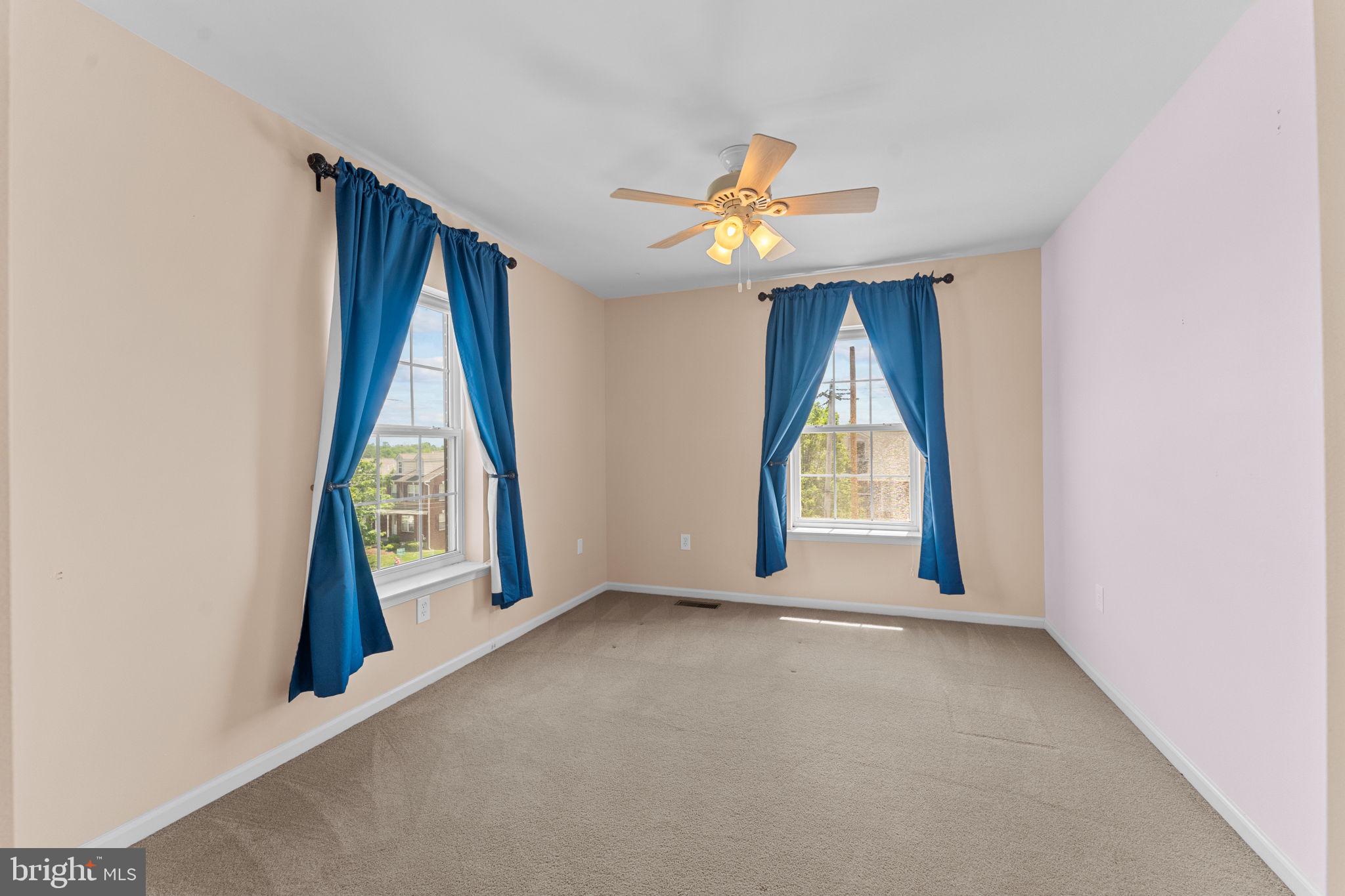 COURT AT THE LEDGES - Residential