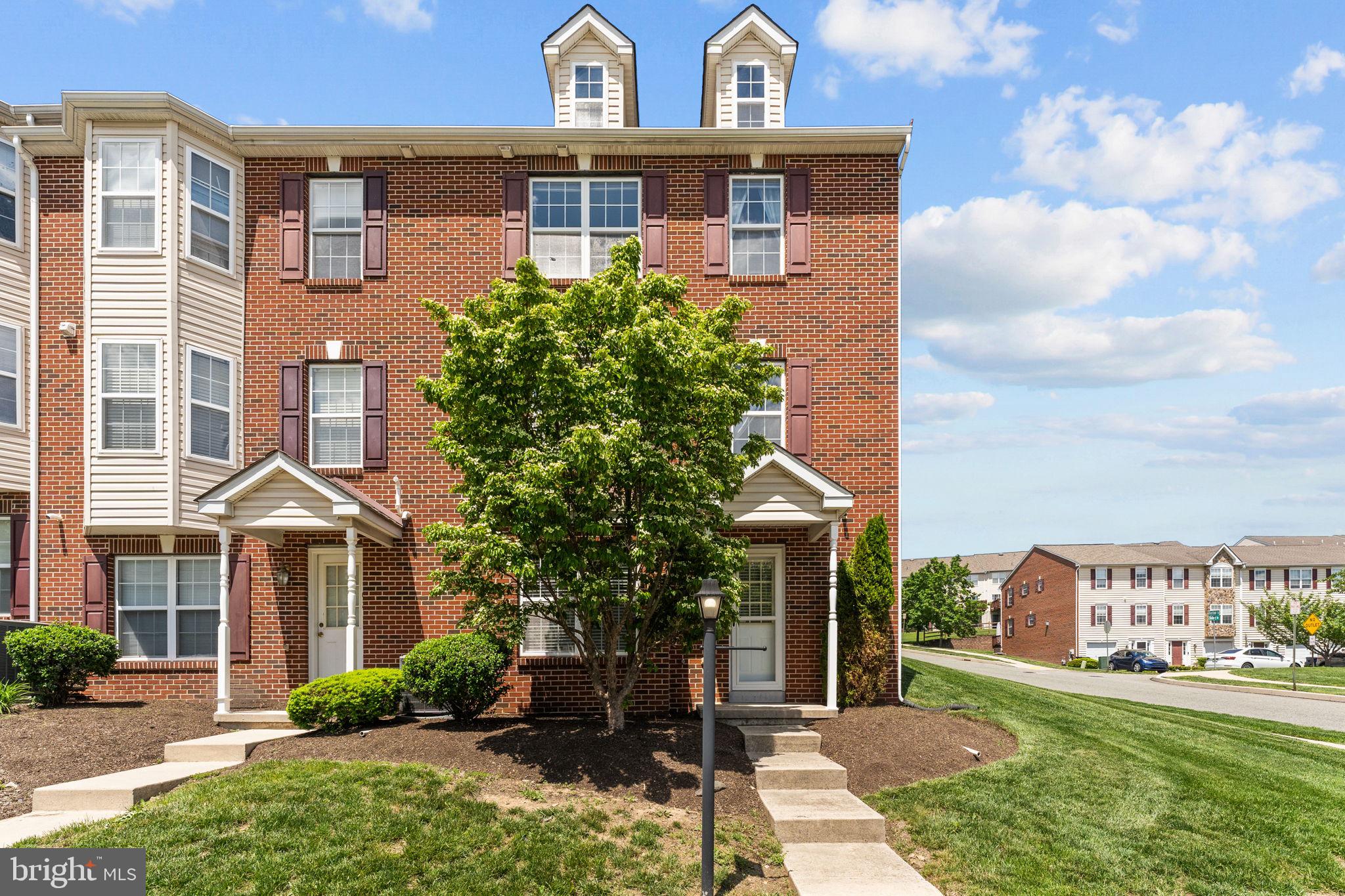 COURT AT THE LEDGES - Residential