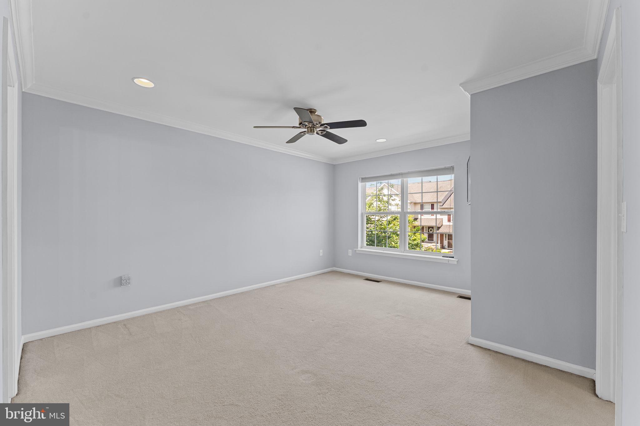 COURT AT THE LEDGES - Residential