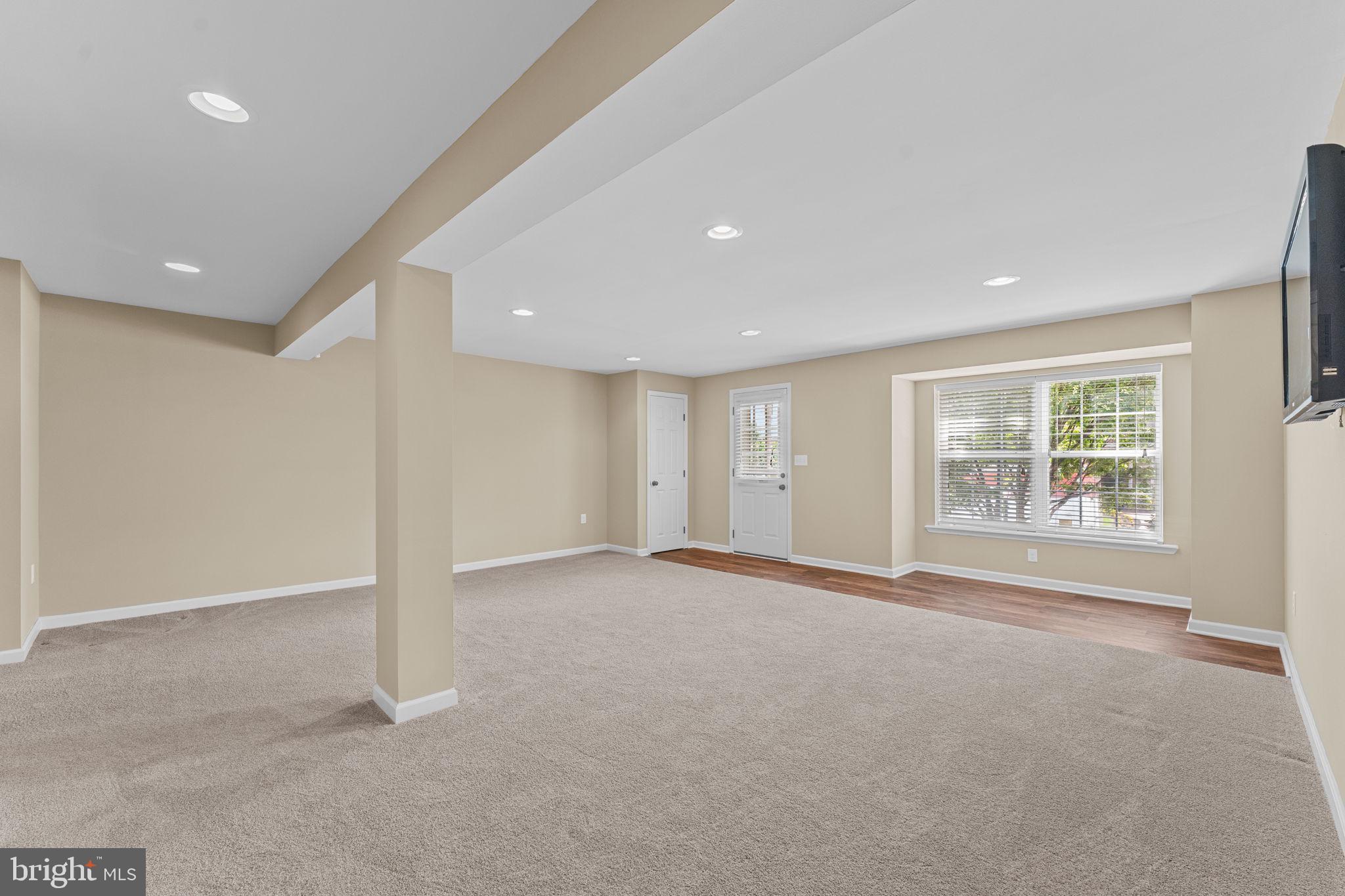 COURT AT THE LEDGES - Residential