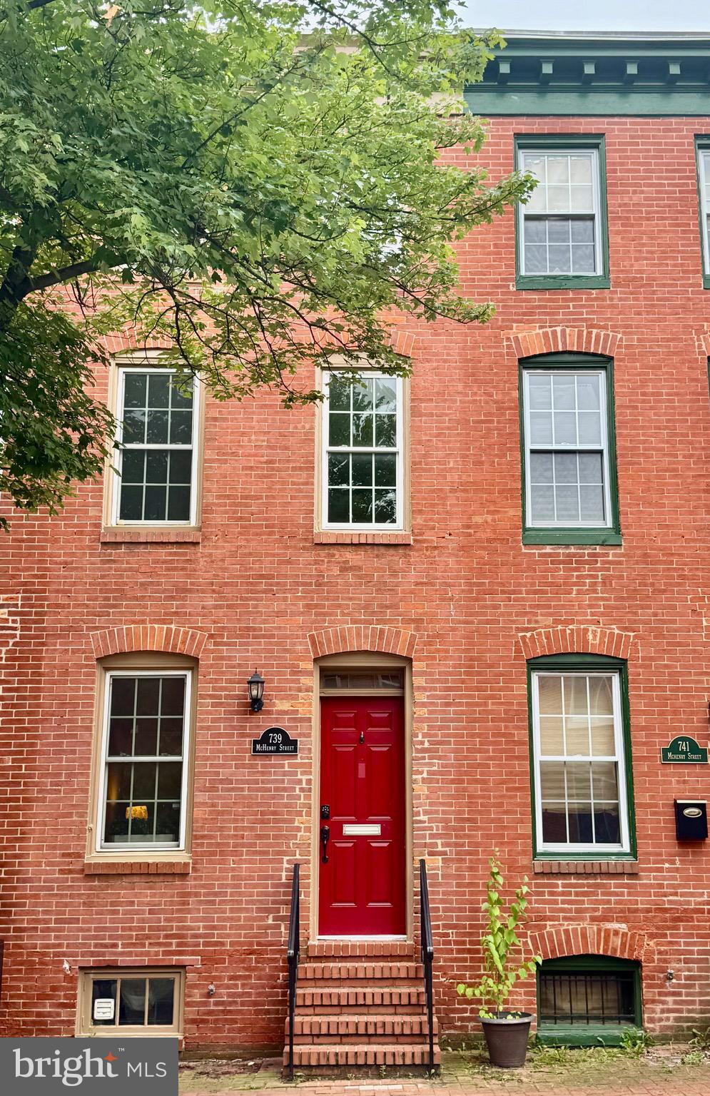 This beautiful town home has 4 levels of living space. Walk into a spacious living room and enter the kitchen and family room with a double sided wood burning fireplace and French doors leading to the private fenced backyard. The top floor has a bedroom and newer full bathroom. The next level houses two bedrooms, an outdoor deck and a hall full bathroom. The lower level has a bonus room that could be used as a library, den or unofficial 4th bedroom and full bathroom. Laundry room and extra storage are also on the lower level. Fab location close to Inner Harbor, downtown, the stadiums, and so much more!
First open house
