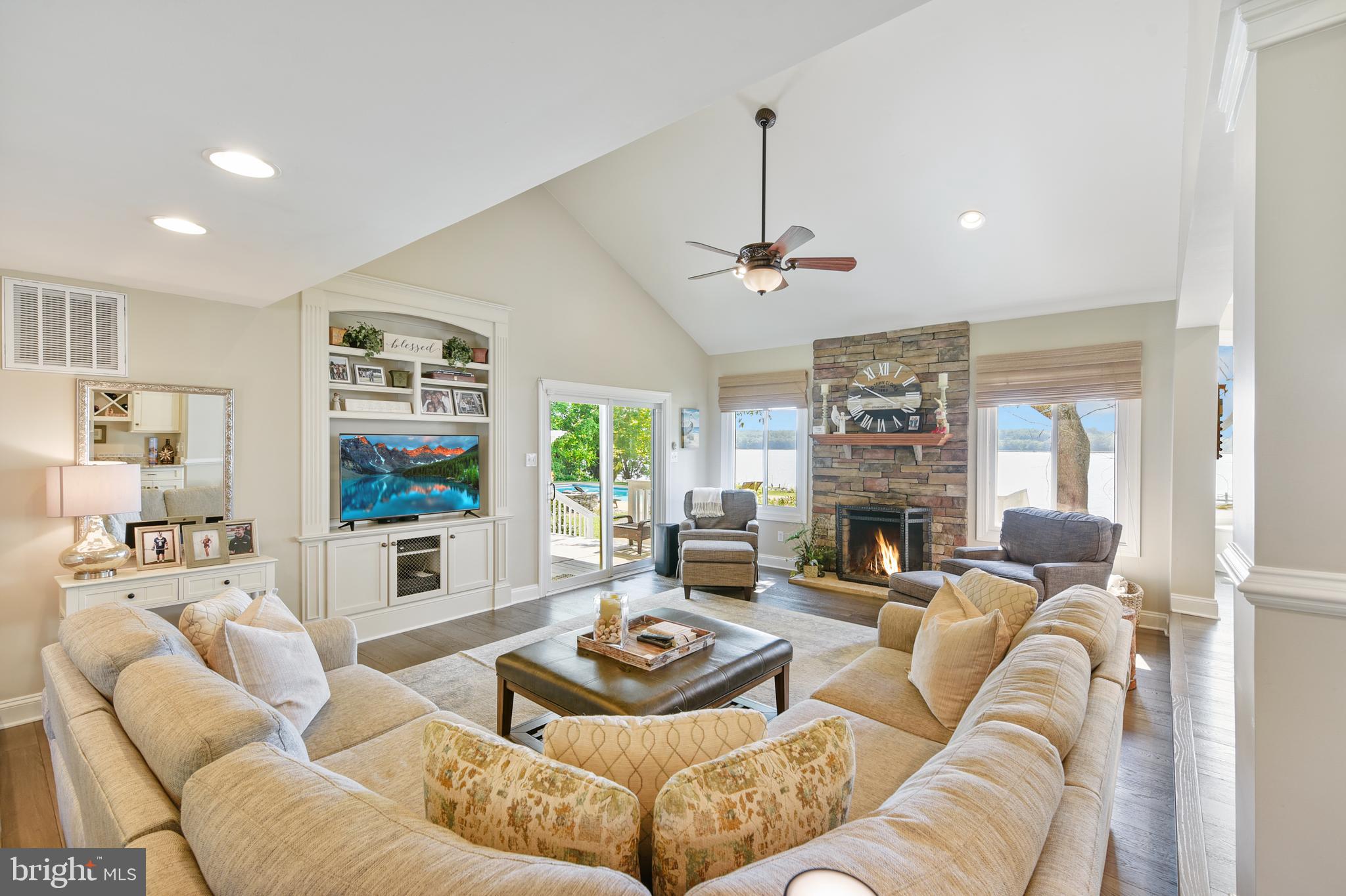 ABINGTON SHORES - Residential