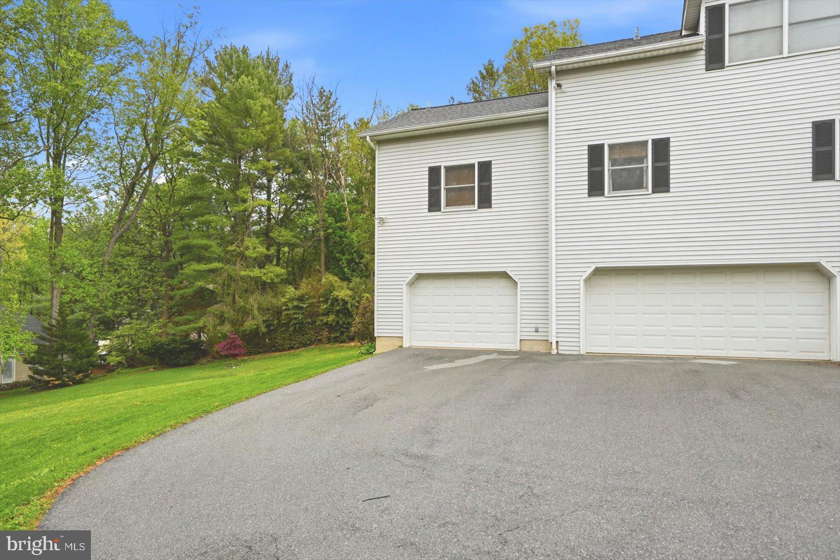 ORCHARD LAKES - Residential