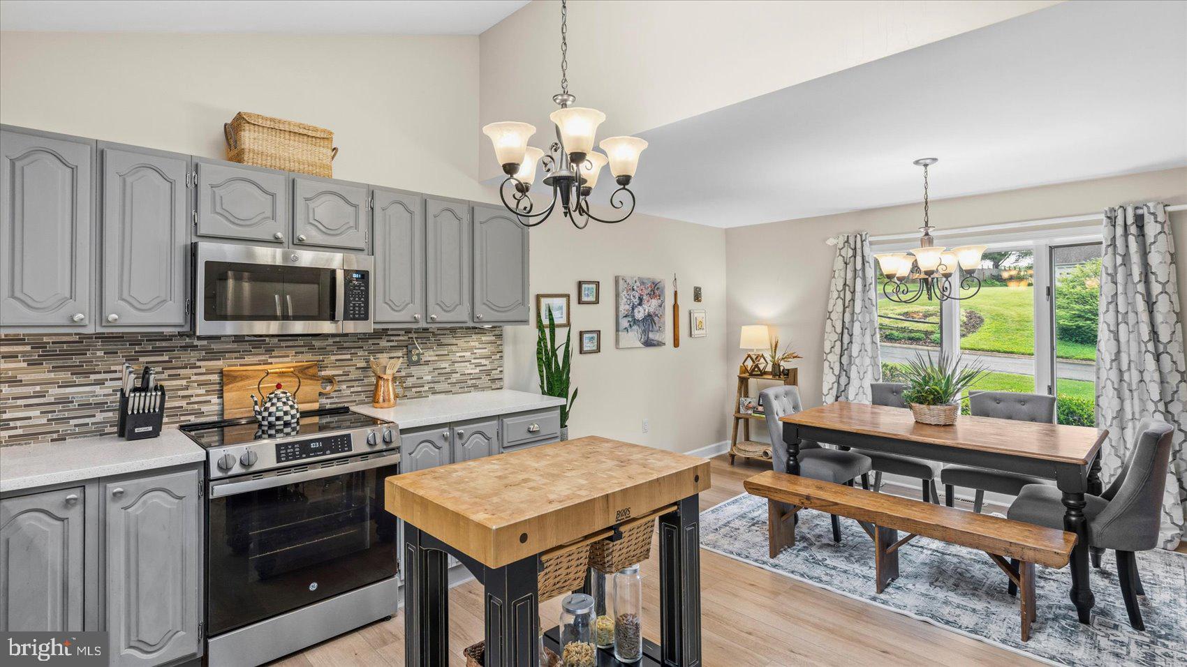 ORCHARD LAKES - Residential