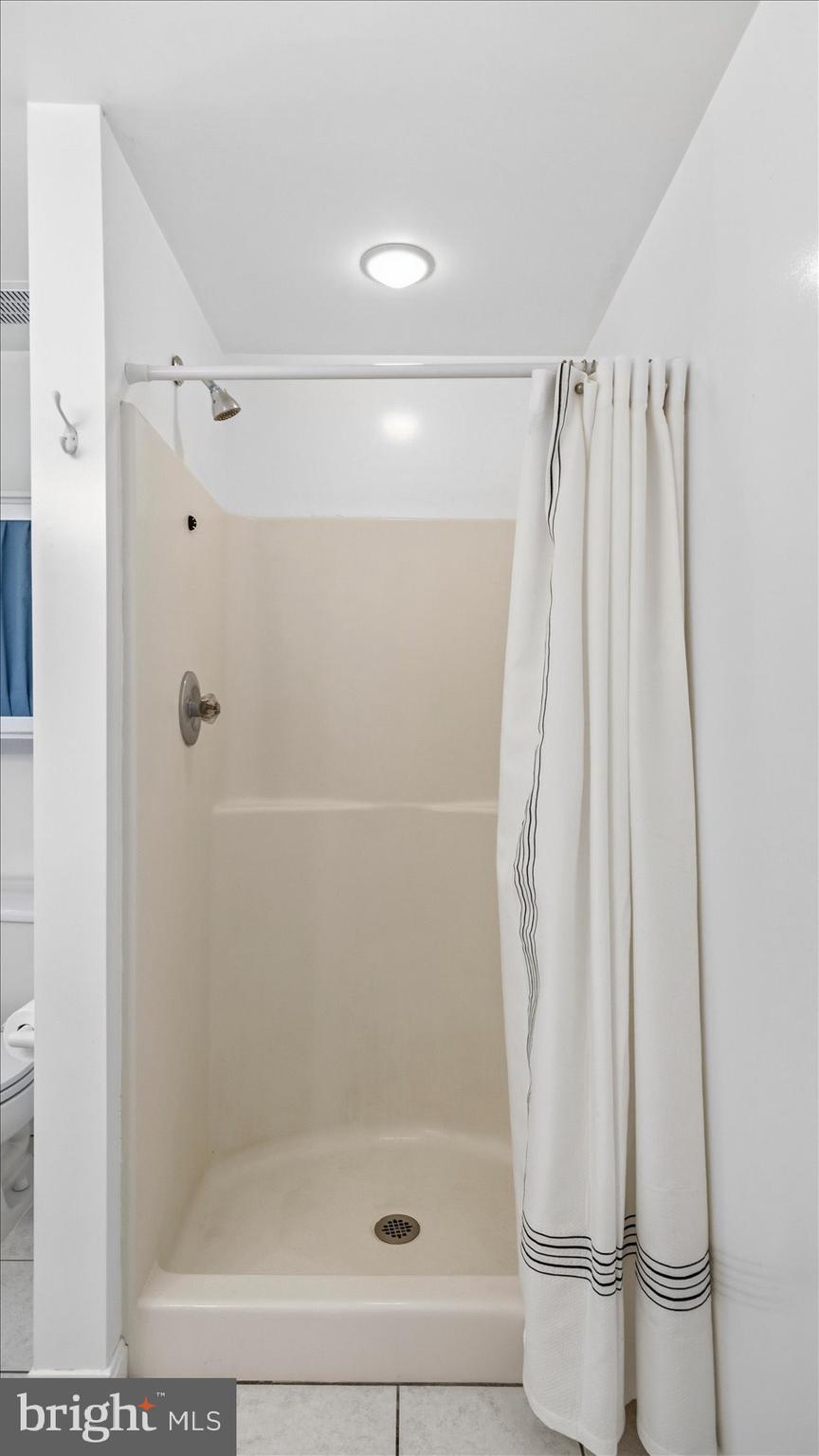 ORCHARD LAKES - Residential