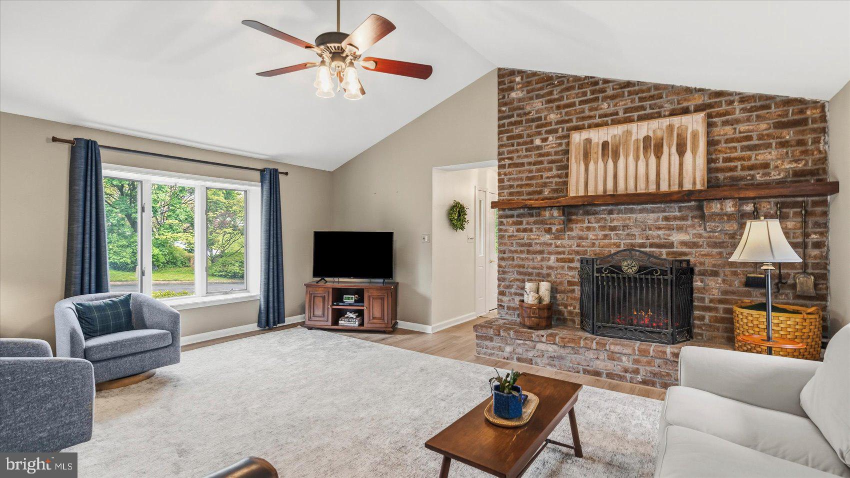 ORCHARD LAKES - Residential