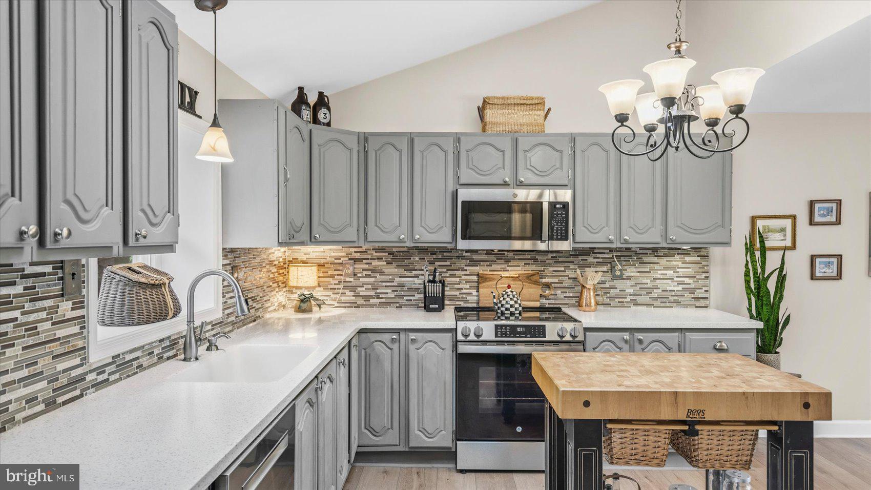 ORCHARD LAKES - Residential