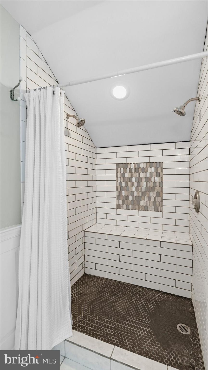 ORCHARD LAKES - Residential
