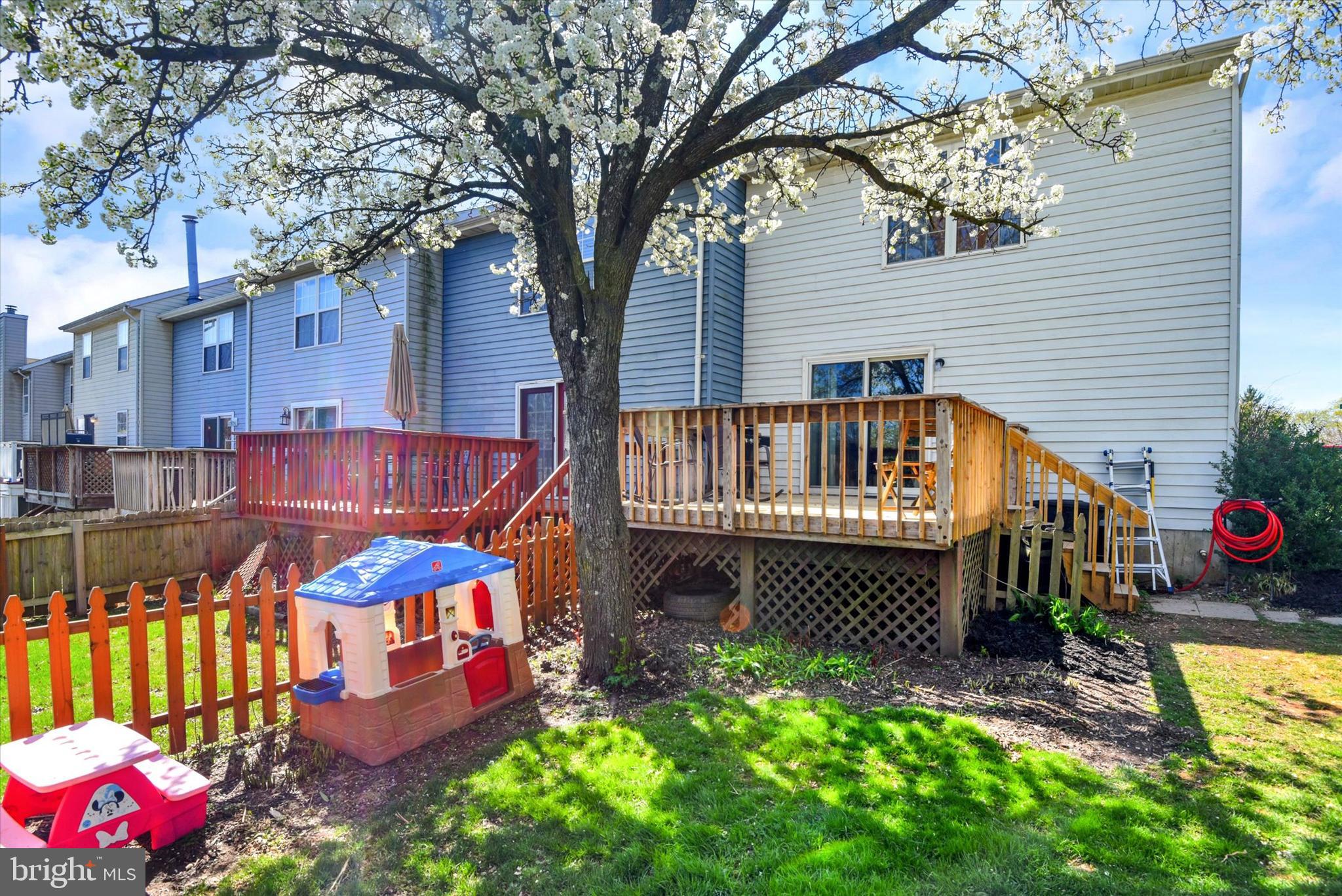 SMALL CROSSINGS - Residential