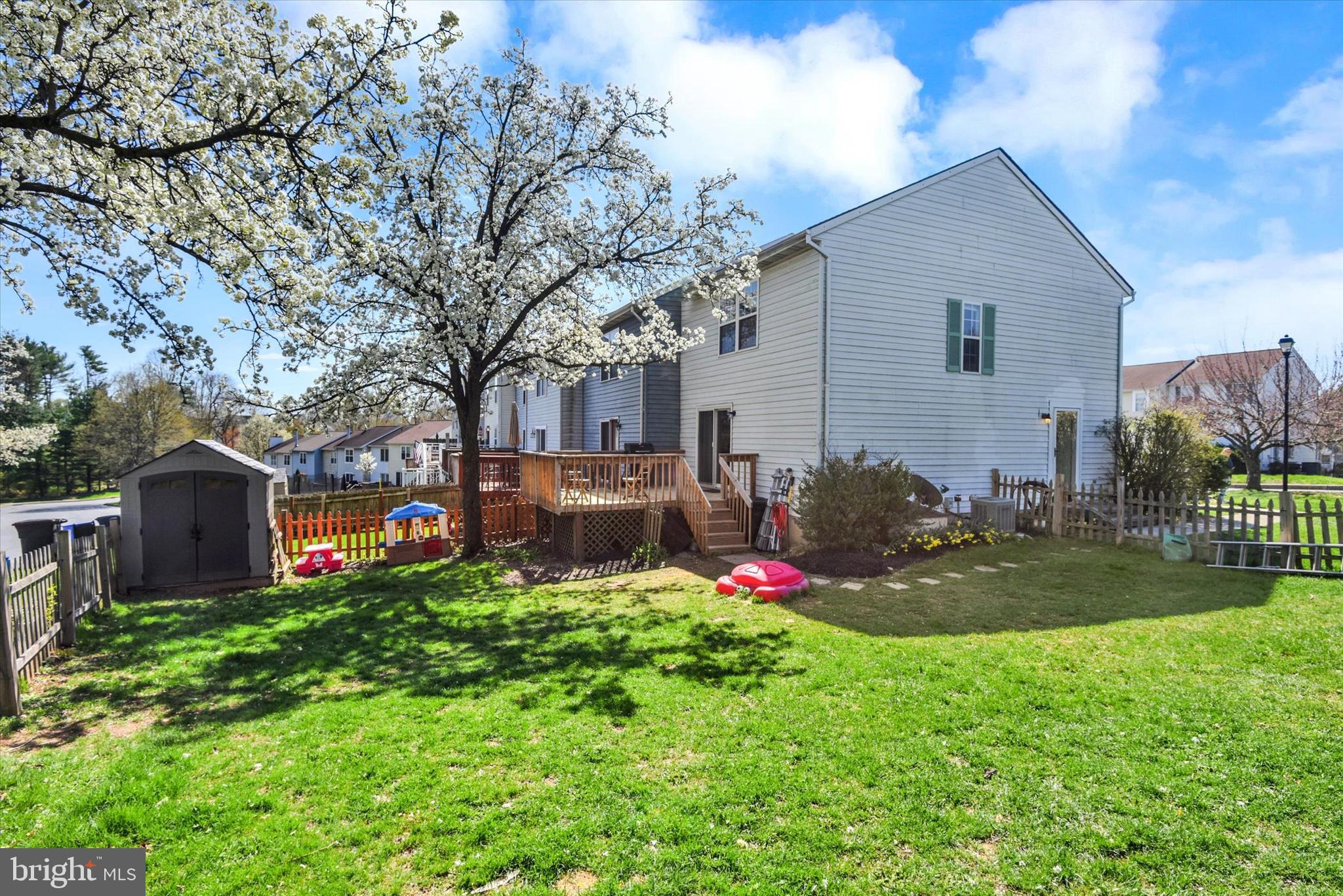 SMALL CROSSINGS - Residential