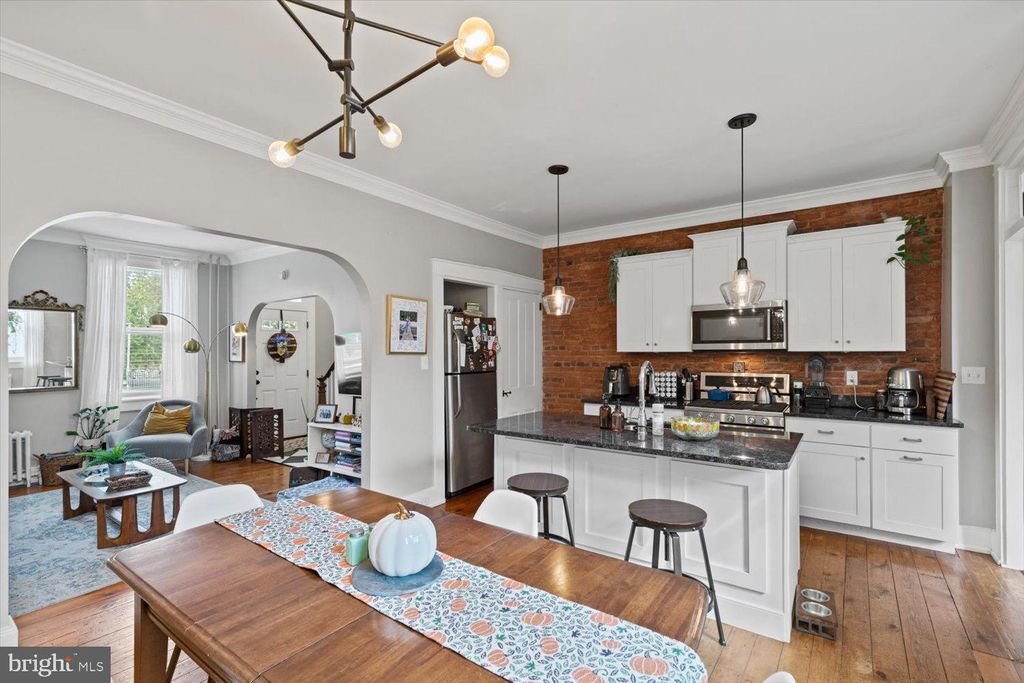 Photo of 206 E Lemon Street, Lancaster, PA 17602 (MLS # PALA2042630)