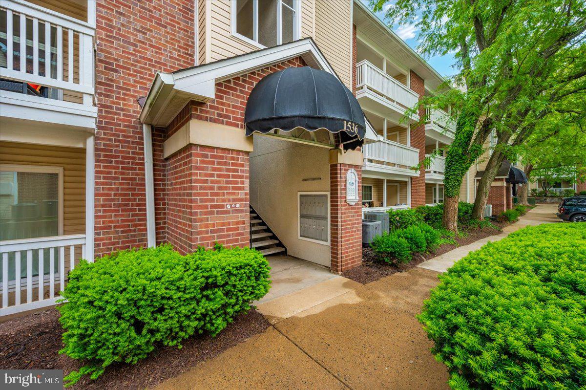 FOUNTAINS AT MCLEAN - Residential