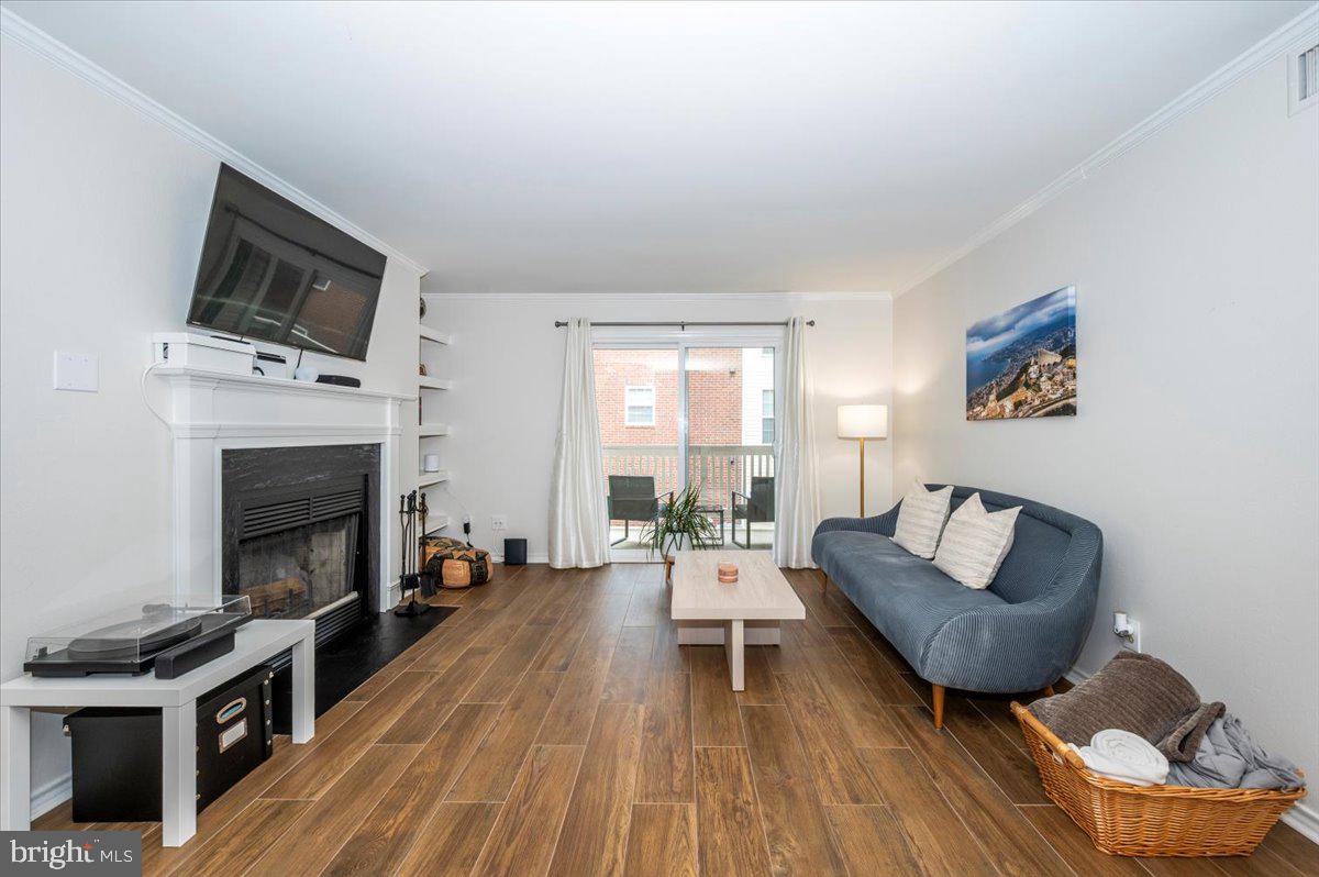 1536 LINCOLN WAY 201