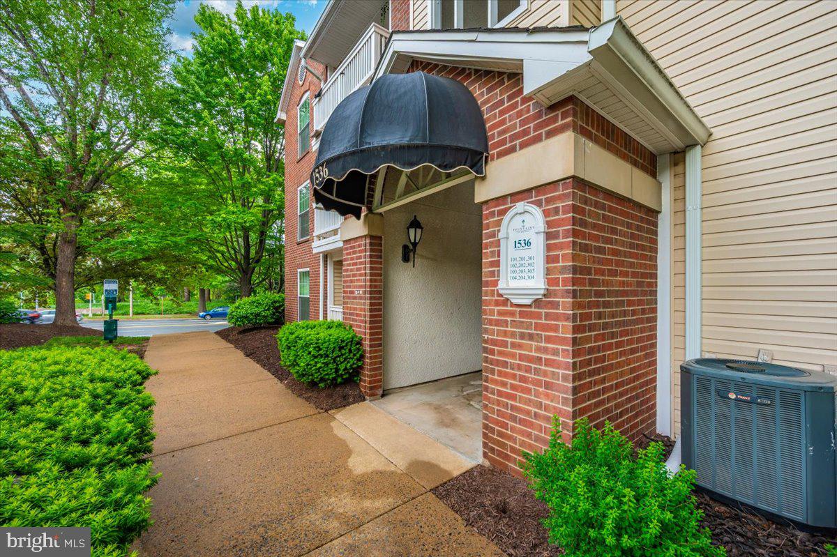 FOUNTAINS AT MCLEAN - Residential