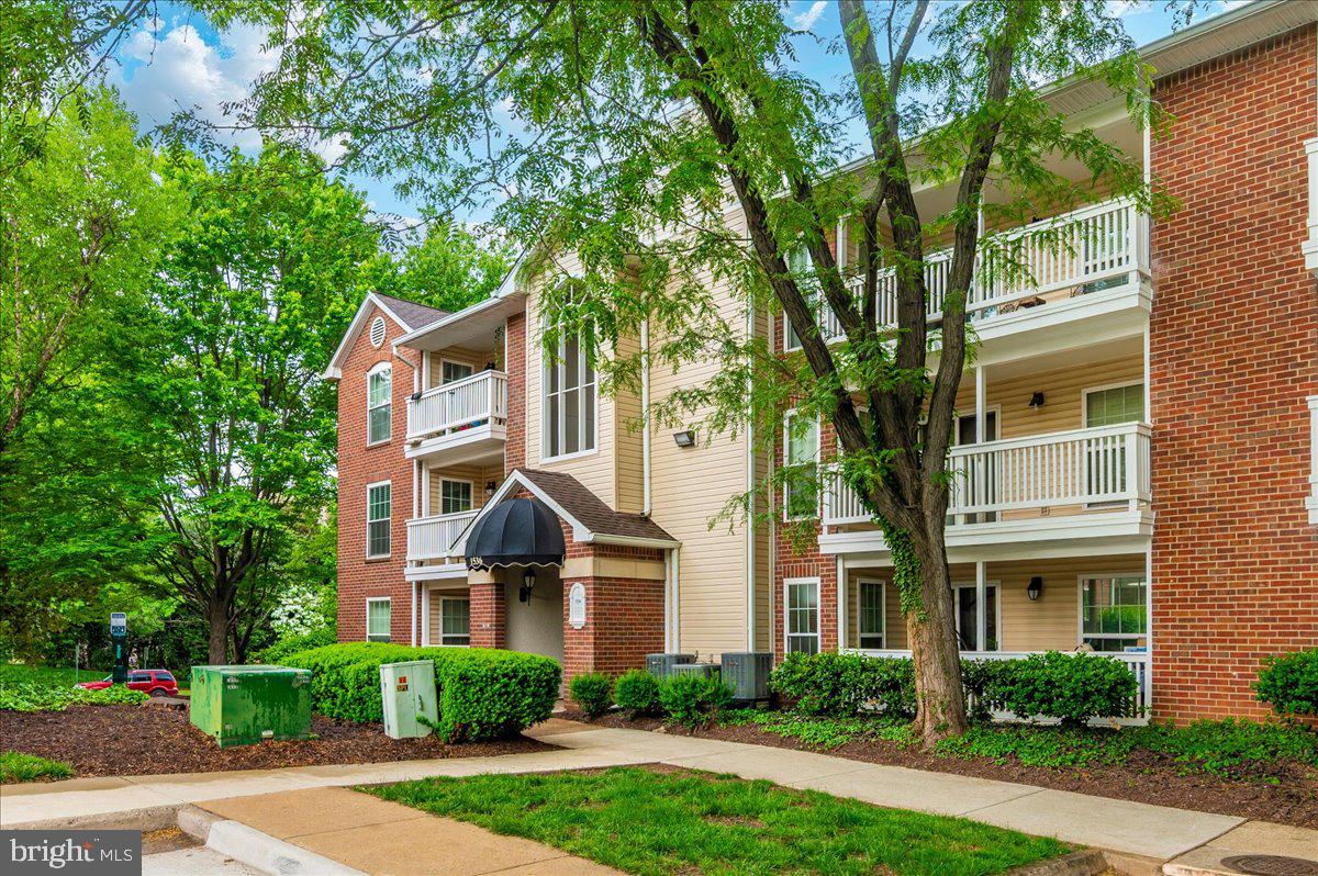 FOUNTAINS AT MCLEAN - Residential