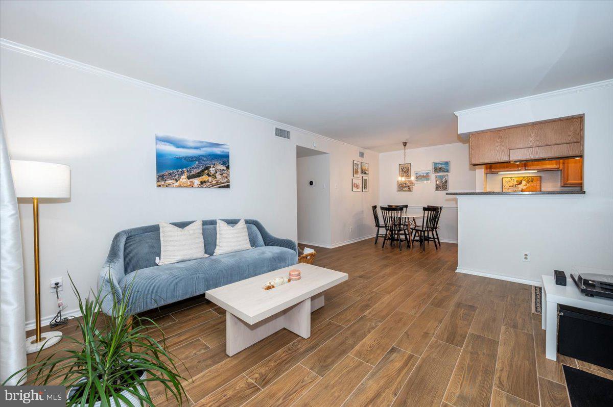 1536 LINCOLN WAY 201