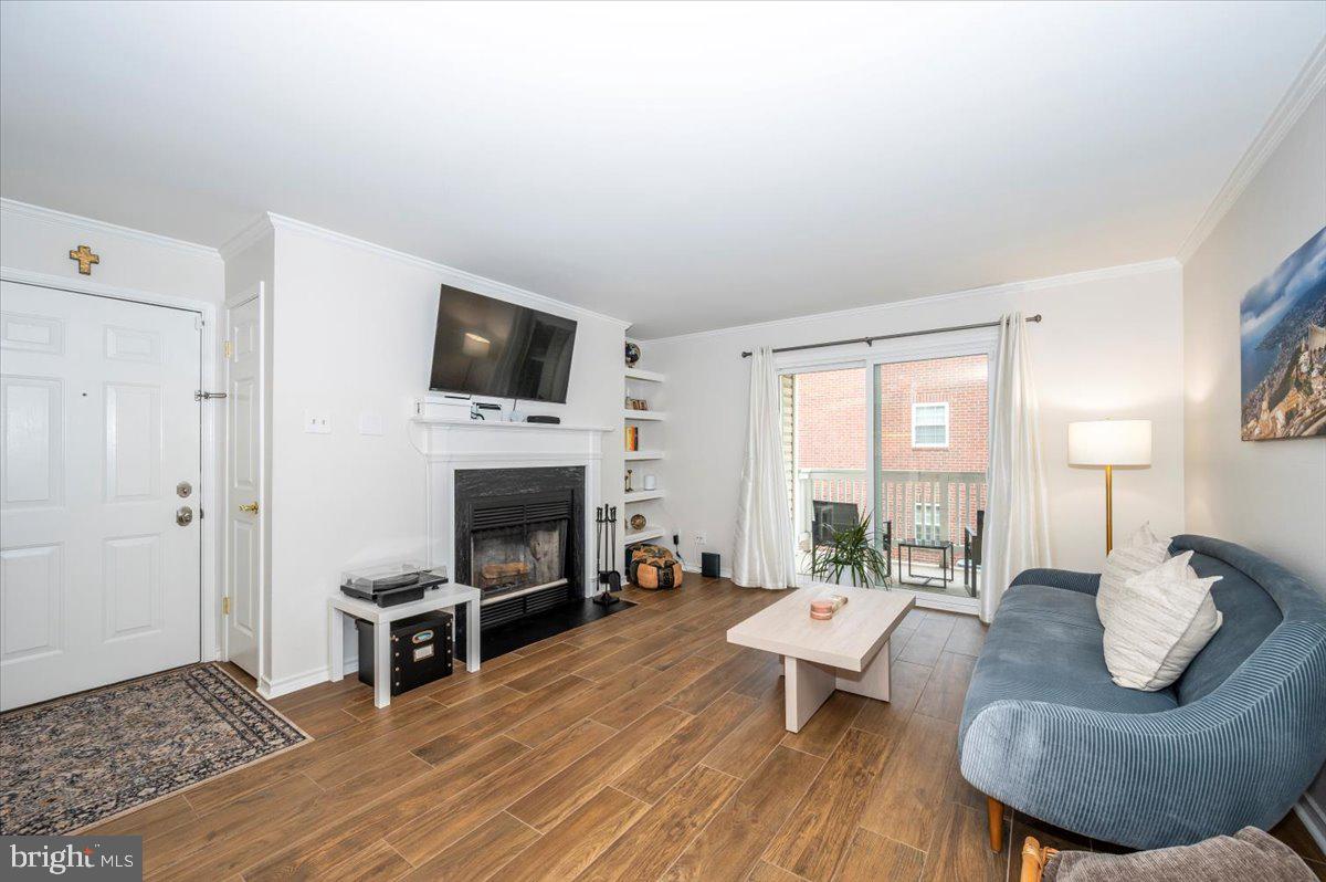 1536 LINCOLN WAY 201