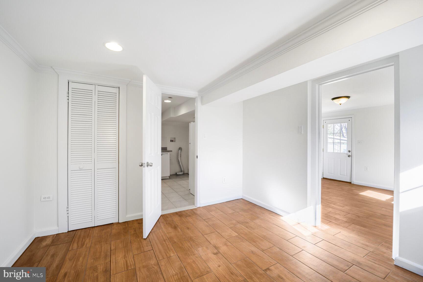 WHITE OAKS - Residential