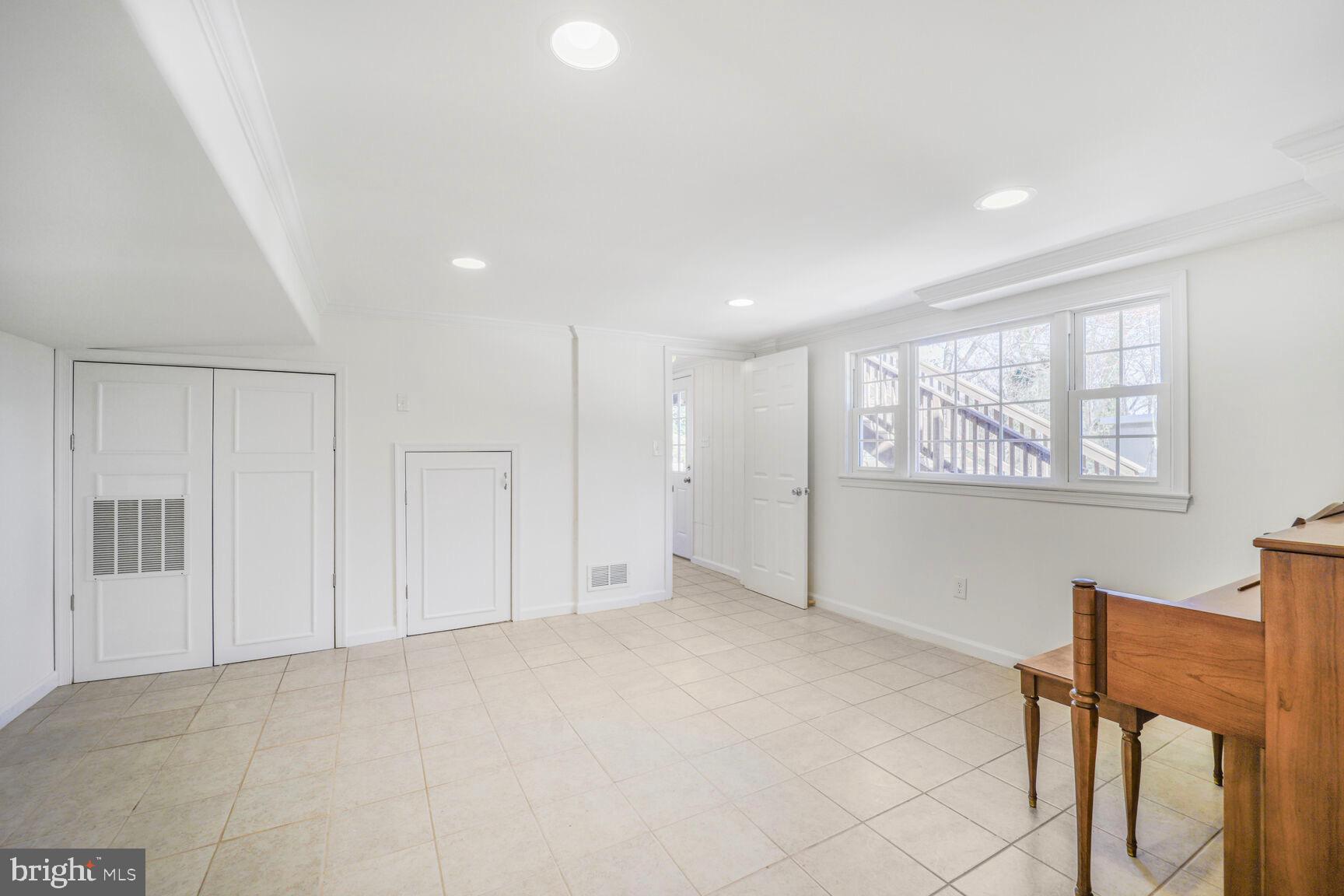 WHITE OAKS - Residential