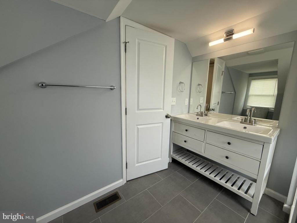 PARKVILLE - Residential Lease