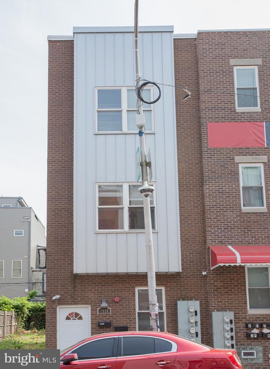 Excellent investment opportunity. Triplex in very good condition. 
Ten bedrooms  and seven bathrooms. Temple university area.