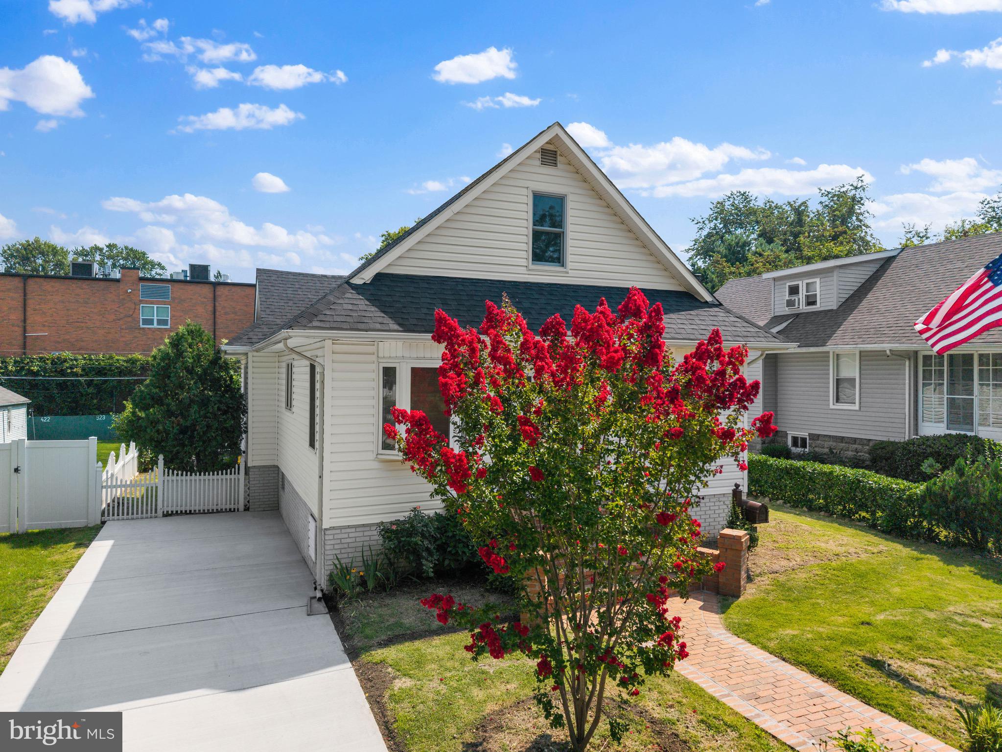 245 S LOGAN AVENUE