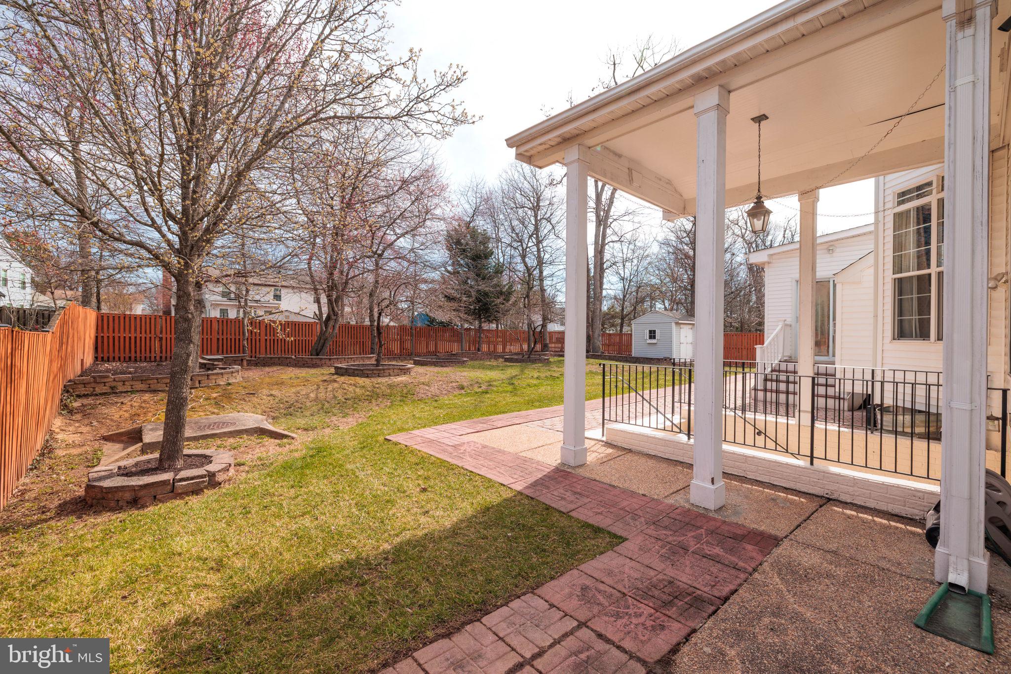 CATON WOODS - Residential