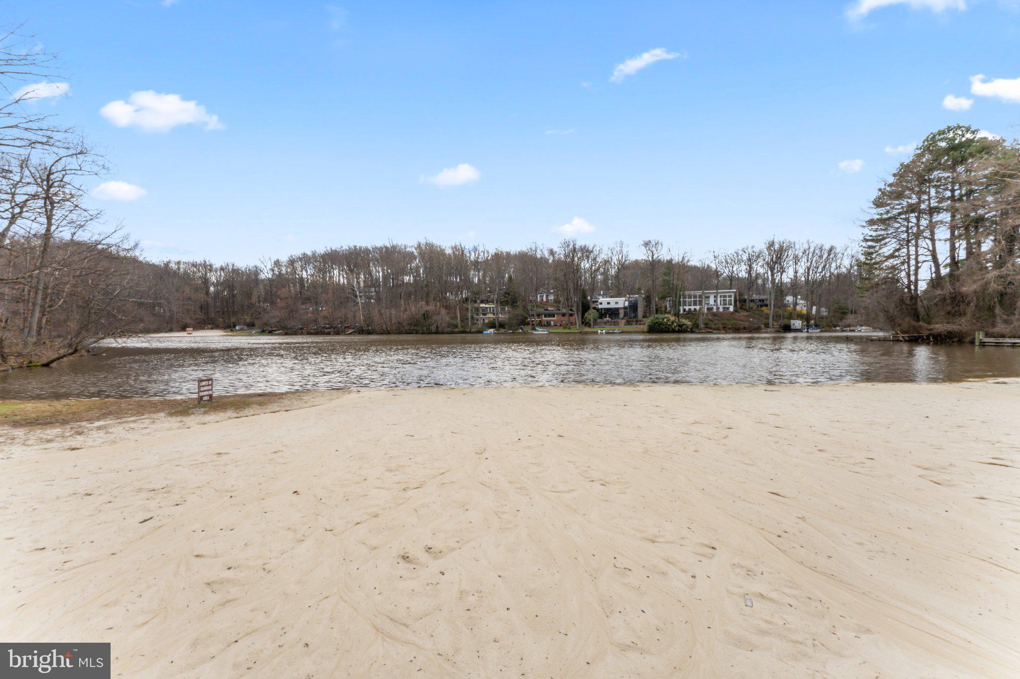 LAKE BARCROFT - Residential