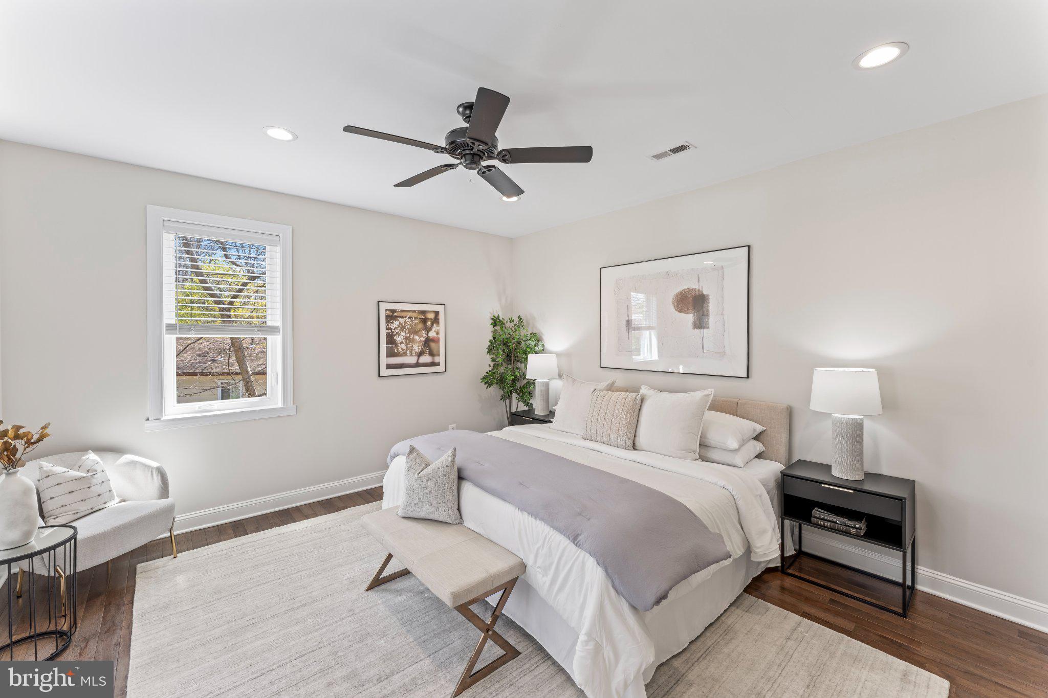 LAKE BARCROFT - Residential