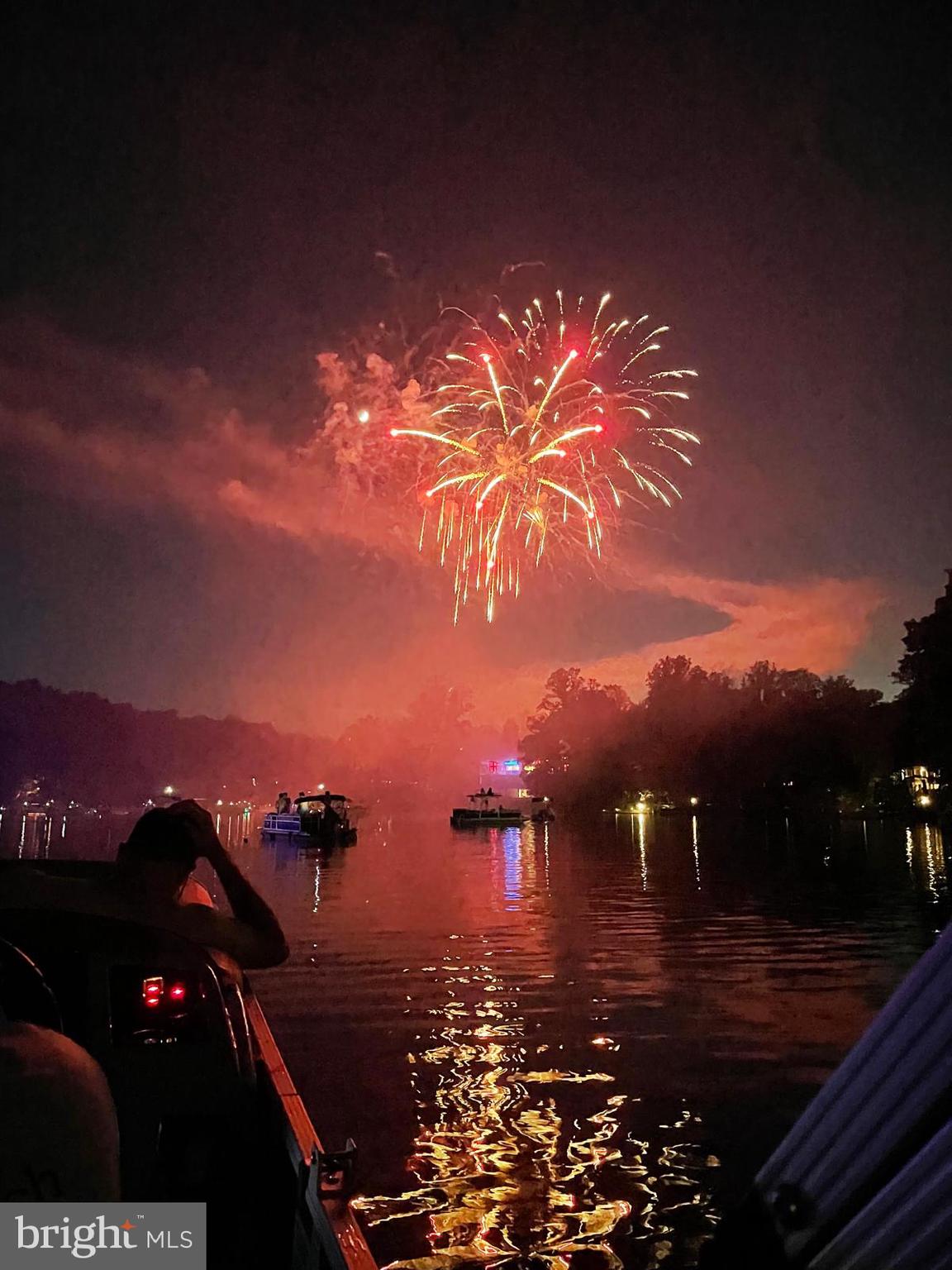 LAKE BARCROFT - Residential